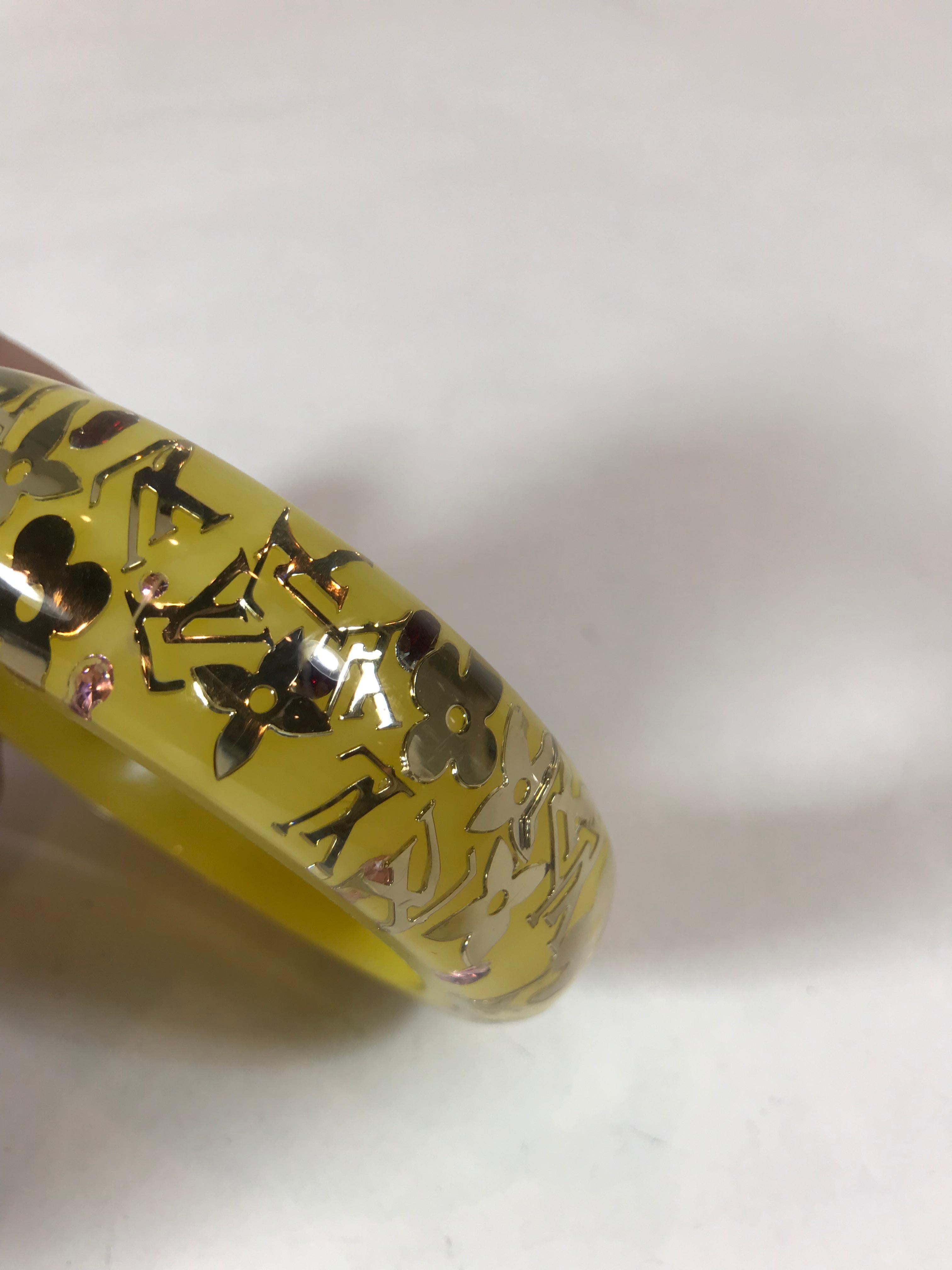 Louis Vuitton Yellow Gold Clear Resin Wide Inclusion Bangle Bracelet For Sale 1