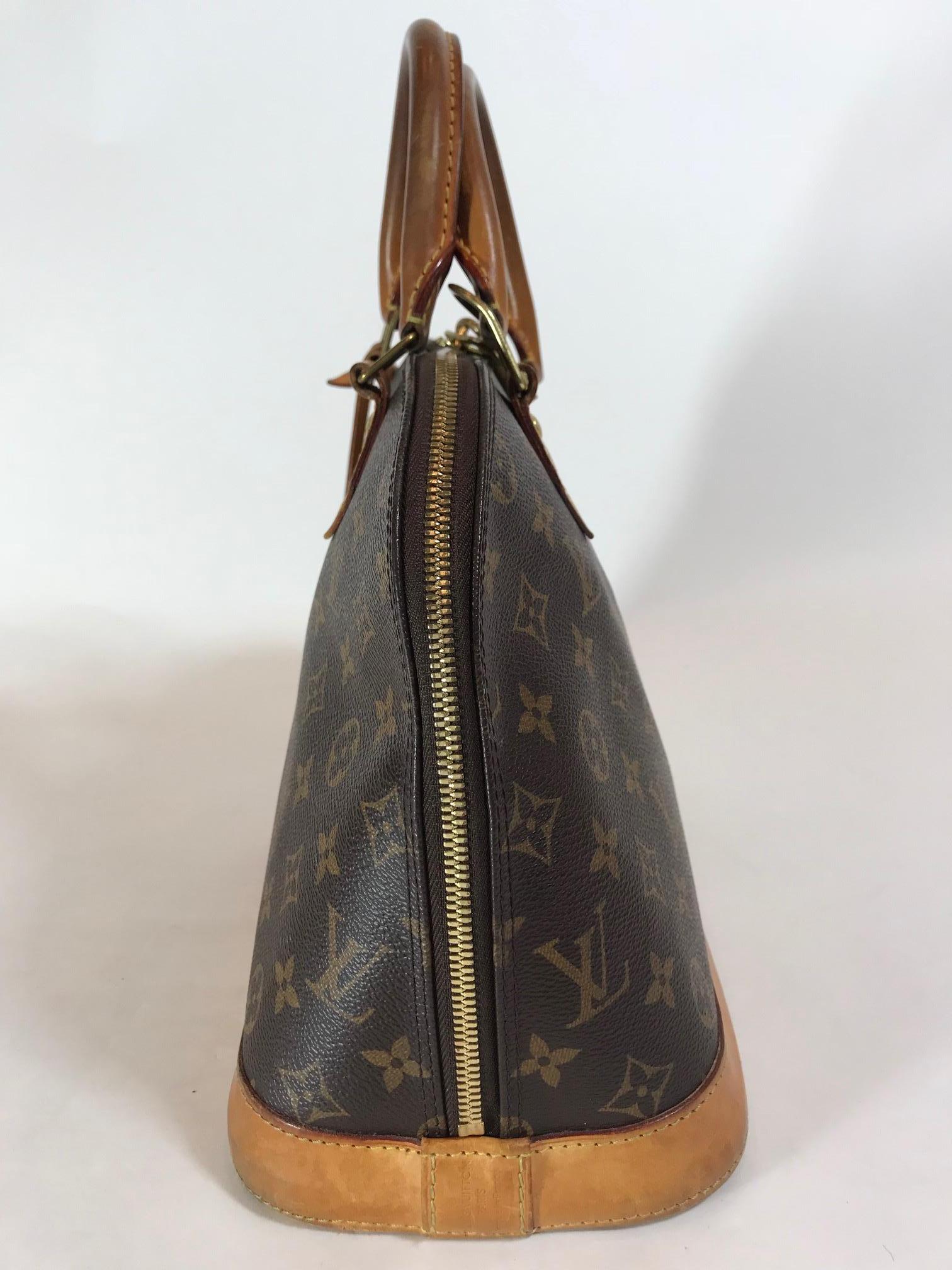 Louis Vuitton Monogram Alma PM Bag In Good Condition For Sale In Roslyn, NY