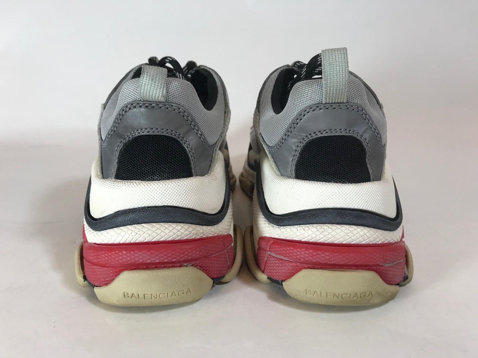 Balenciaga 2018 Triple S Trainers w/ Box In Excellent Condition For Sale In Roslyn, NY