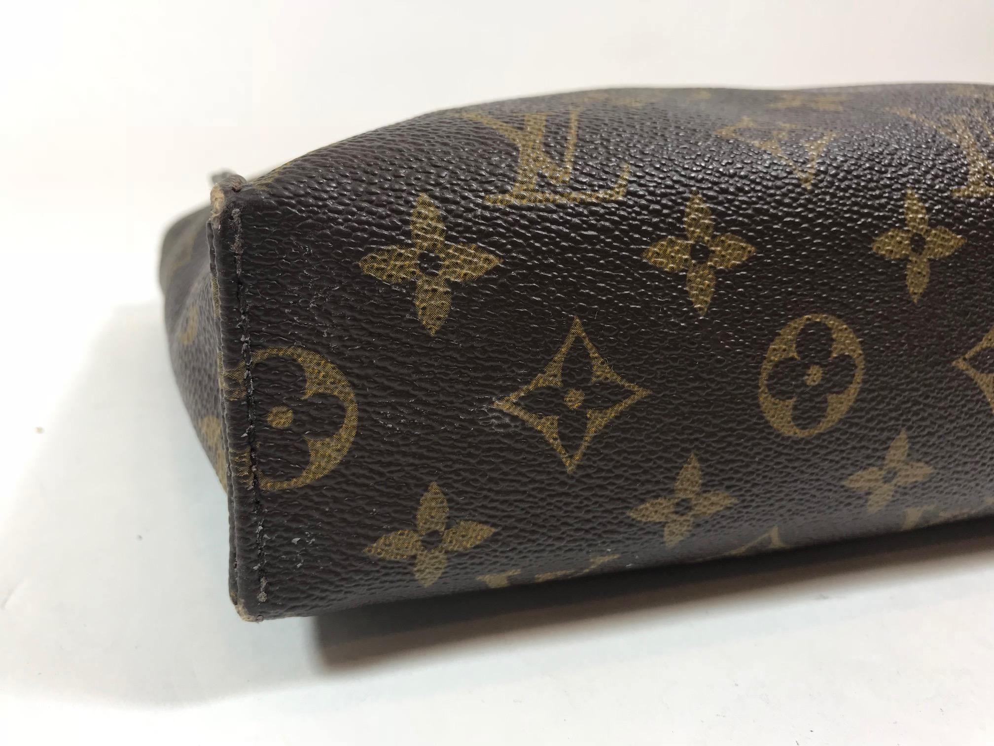Louis Vuitton Vintage Monogram Toiletry Pouch 26 In Good Condition For Sale In Roslyn, NY