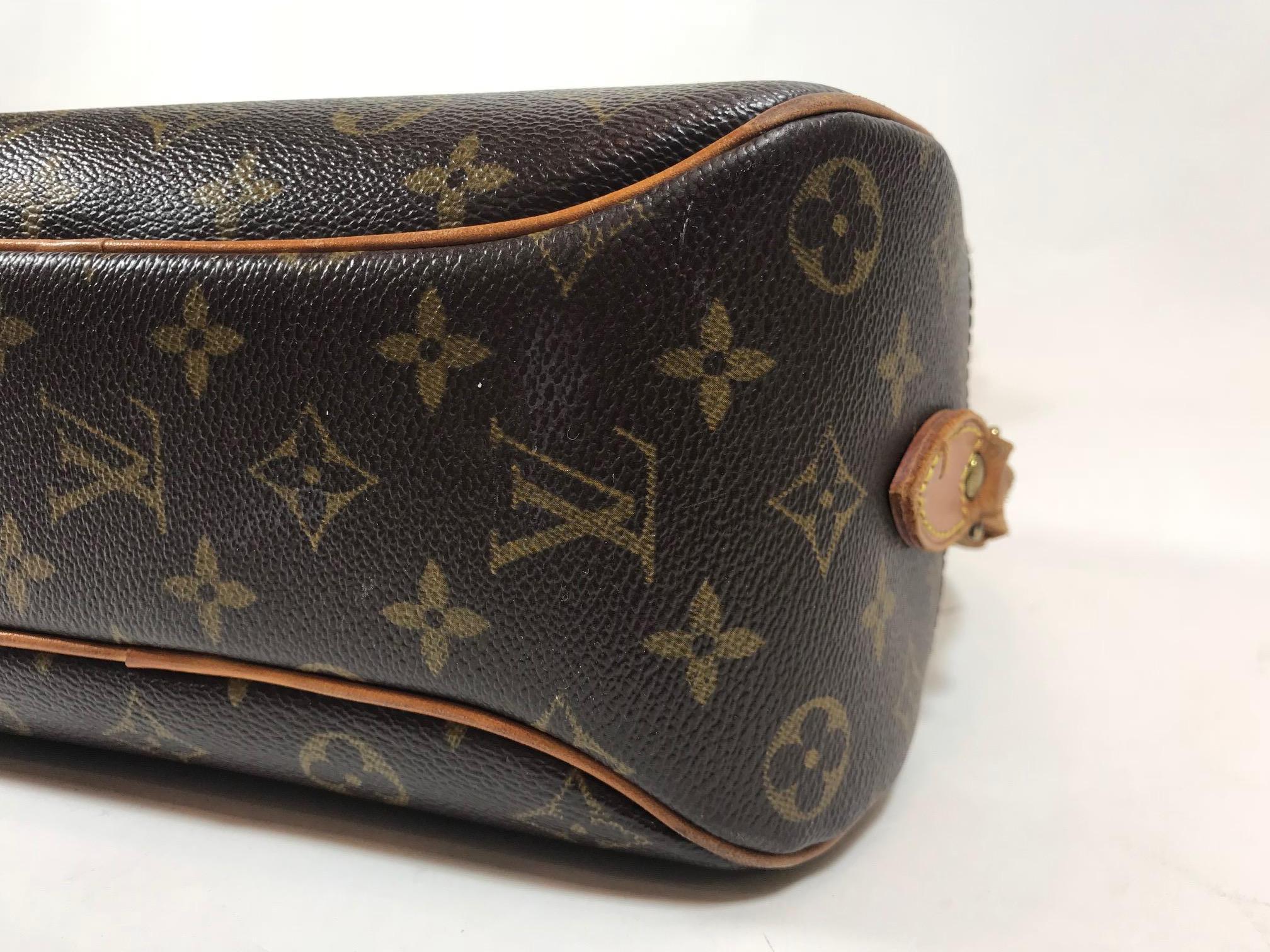 Women's or Men's Louis Vuitton Monogram Blois Bag For Sale