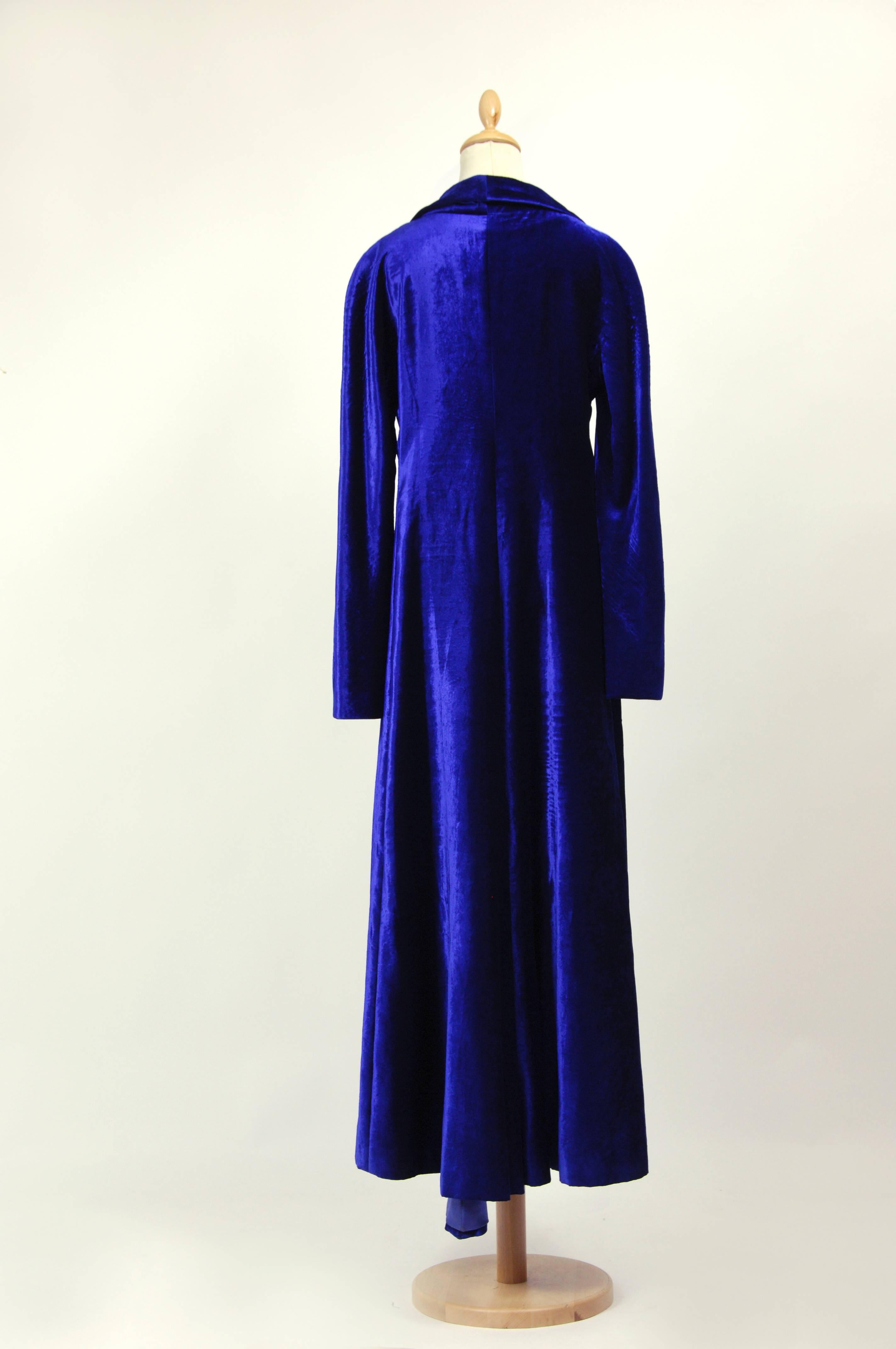 1990s Krizia Blue Velvet Evening Coat In Good Condition In Milan, Italy