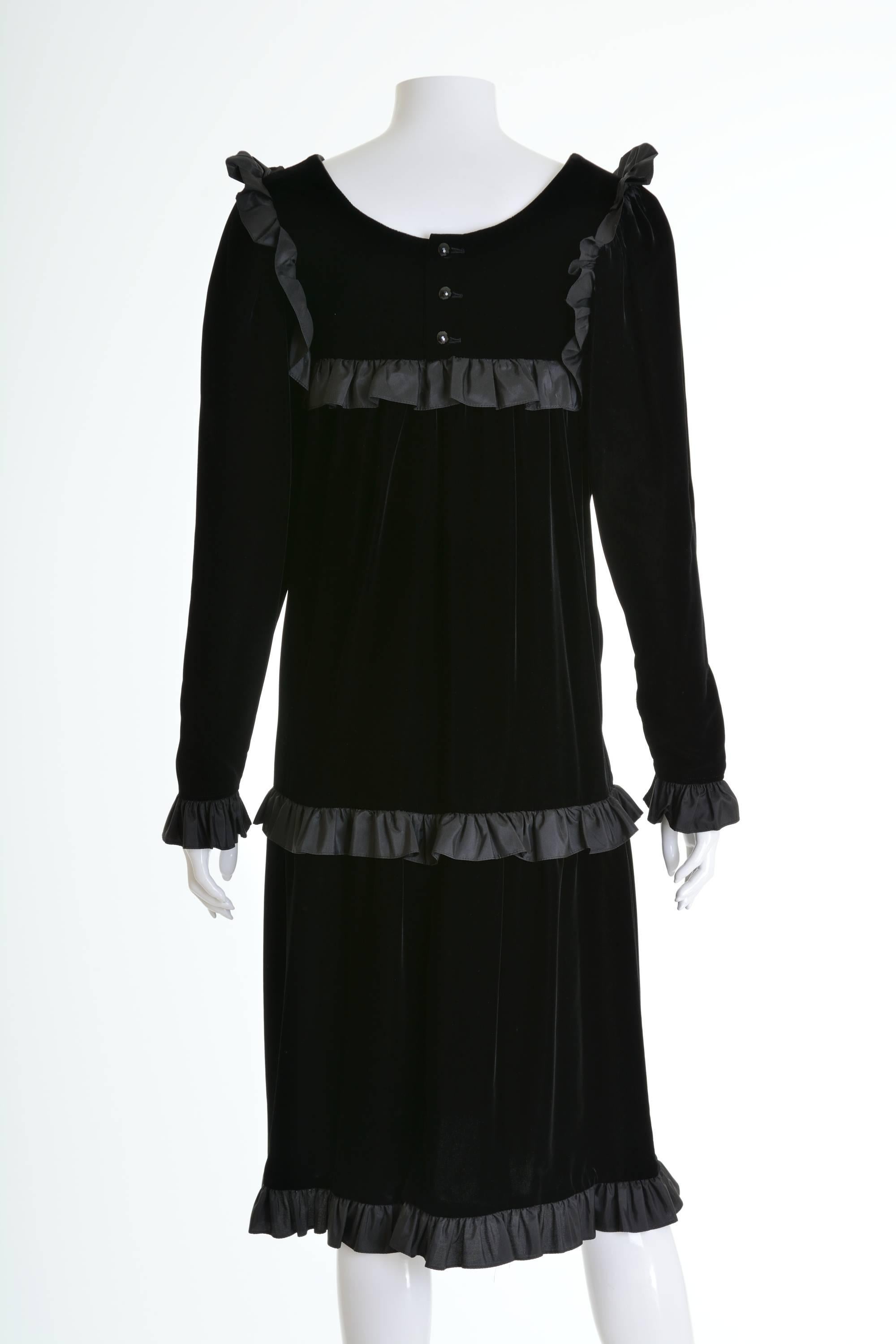 1980s YVES SAINT LAURENT Rive Gauche Black Velvet Dress In Excellent Condition In Milan, Italy