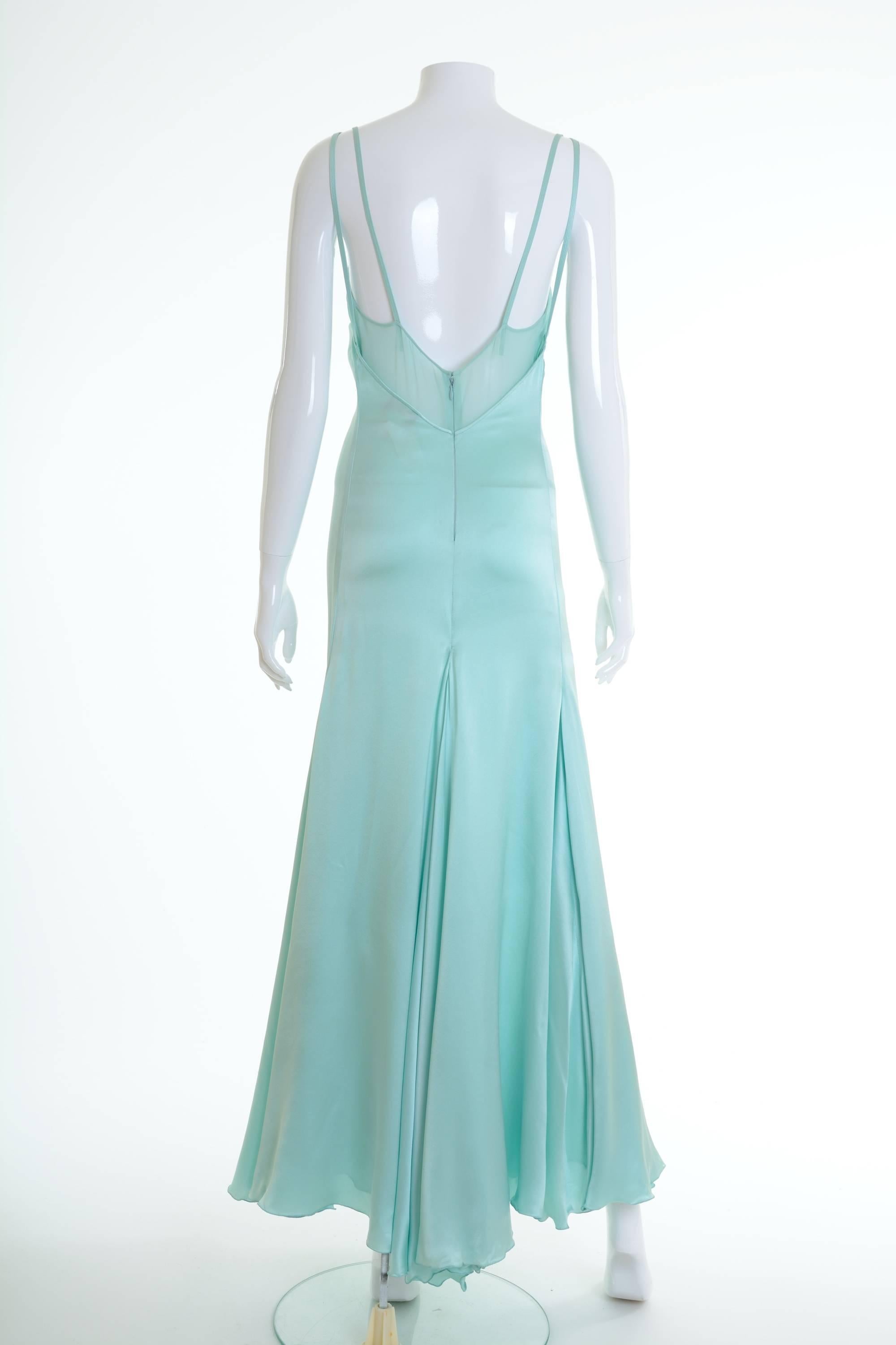 This gorgeous Gianni Versace long dress is in mint green silk satin and chiffon fabric with double shoulder spaghetti strap and double fabric on the bodice. It has back zip closure and Versace metail details. 

Good vintage condition

Label: Gianni