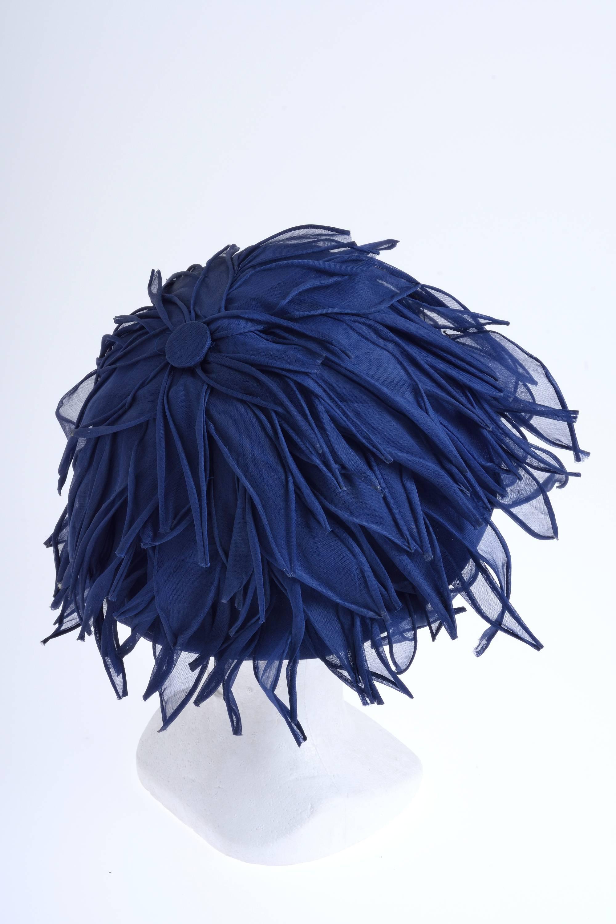 1960s JEANNE LANVIN Paris Blue Organdy Silk Petals Hat In Excellent Condition For Sale In Milan, Italy