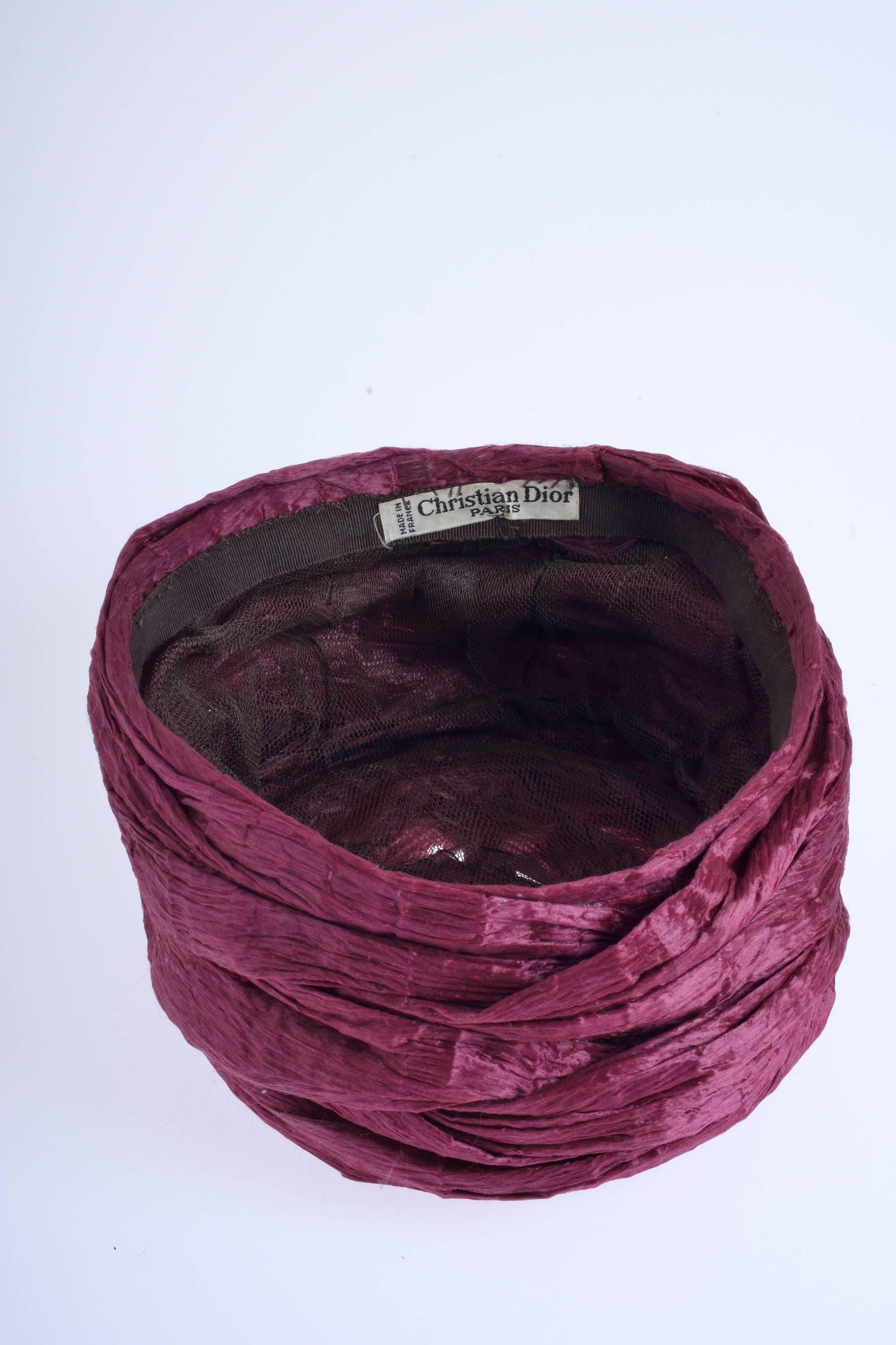 1960s Christian Dior Burgundy Rose Hat In Excellent Condition For Sale In Milan, Italy