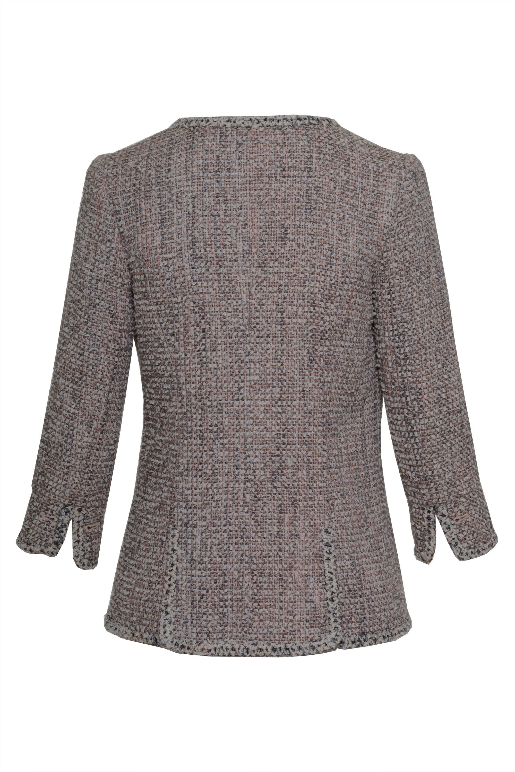 CHANEL Weave suit jacket made with special yarns weaved, the jacket has turn-up cuff, chained closure, with 2 frontal welt pockets,frontal armhole princess Seam, and waist darts taper back. Made in France.

Excellent Condition   

Label: Chanel Made
