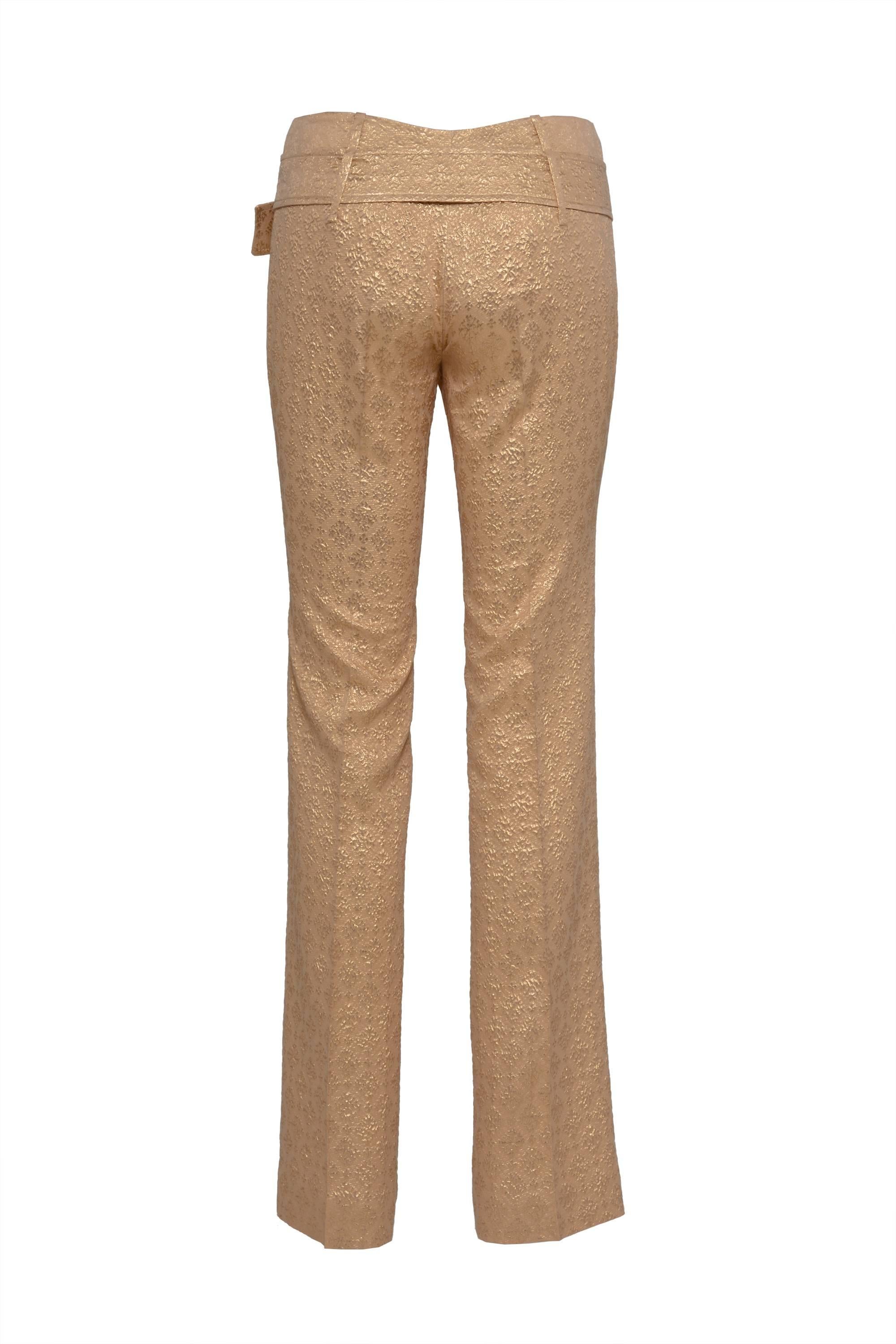 These PRADA gold pants have a special texture due to the jacquard weaving technique, snowflake rhombus, and cross patterns, the pants have double belt loops and self-extended waistband, they don't have pockets, zip, hook and bar closure. It includes