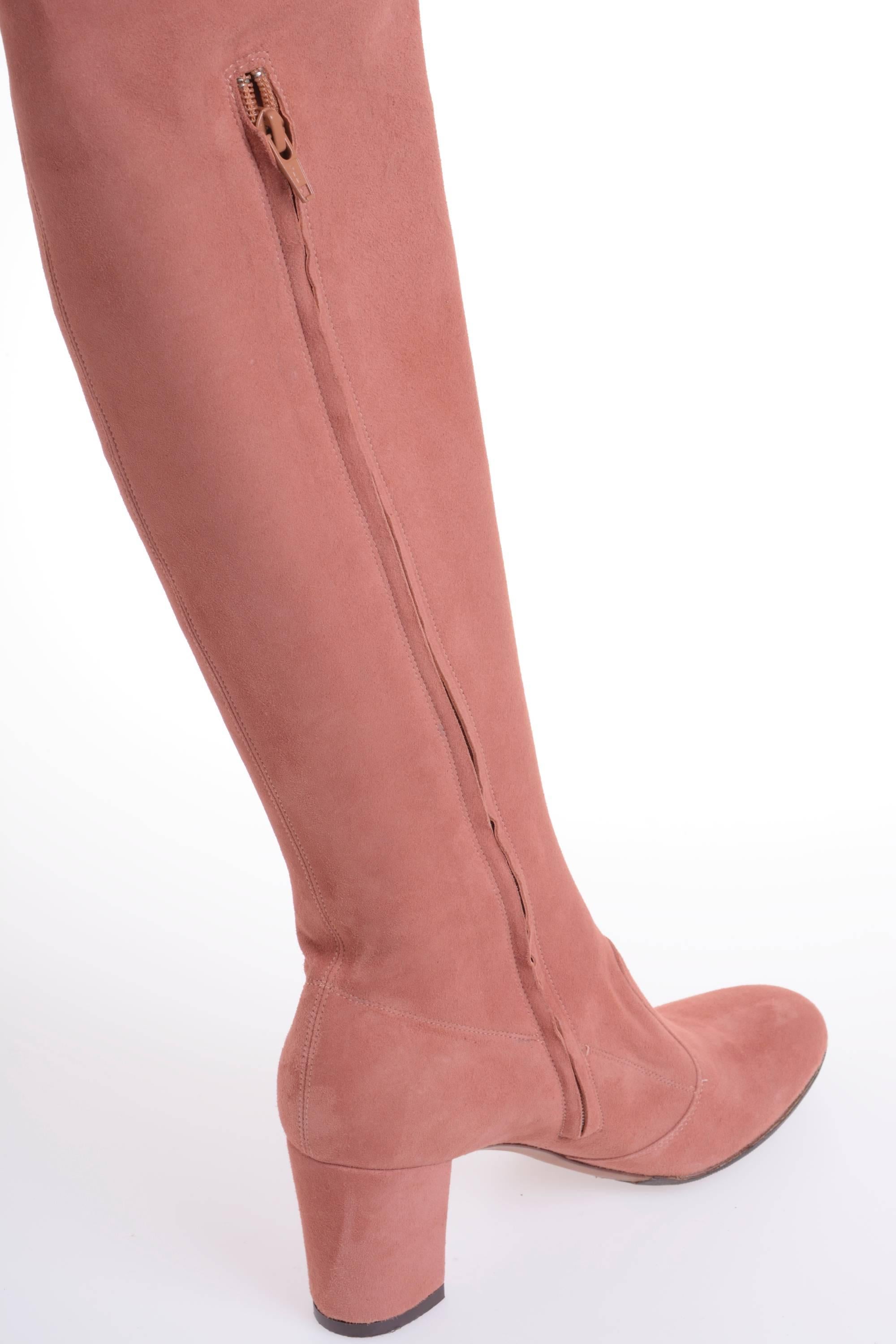 O L'AUTRE CHOSE Dark dusty rose thigh high boots, Leather upper and insole, zip closure, frontal and back decorative sewing and cut, made in vero cuoio and it has vibrate outsole. Made in Italy.

Excellent condition

Color: Dark dusty rose
Material: