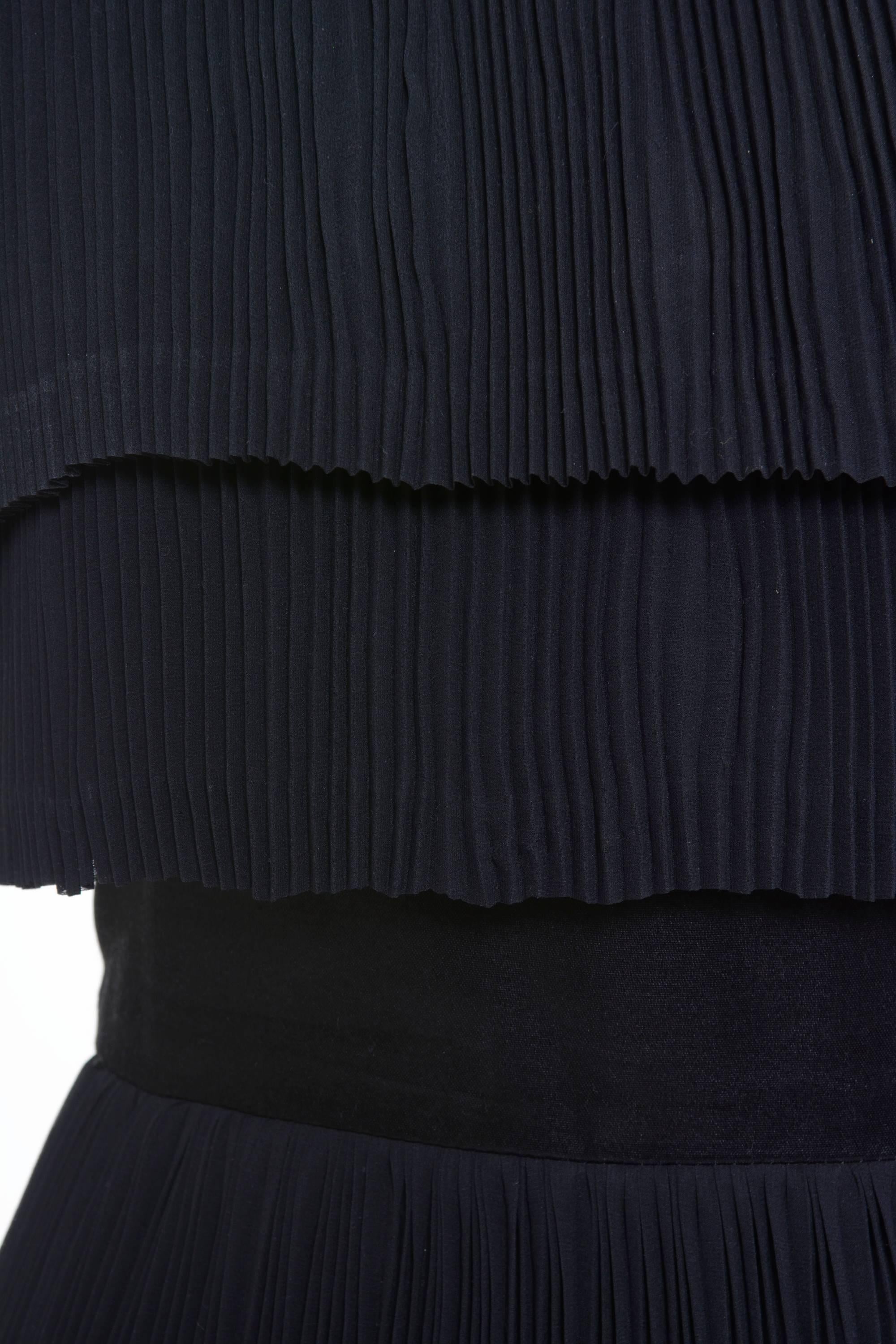 1980s Valentino Boutique Black Pleated Cocktail Dress In Excellent Condition For Sale In Milan, Italy