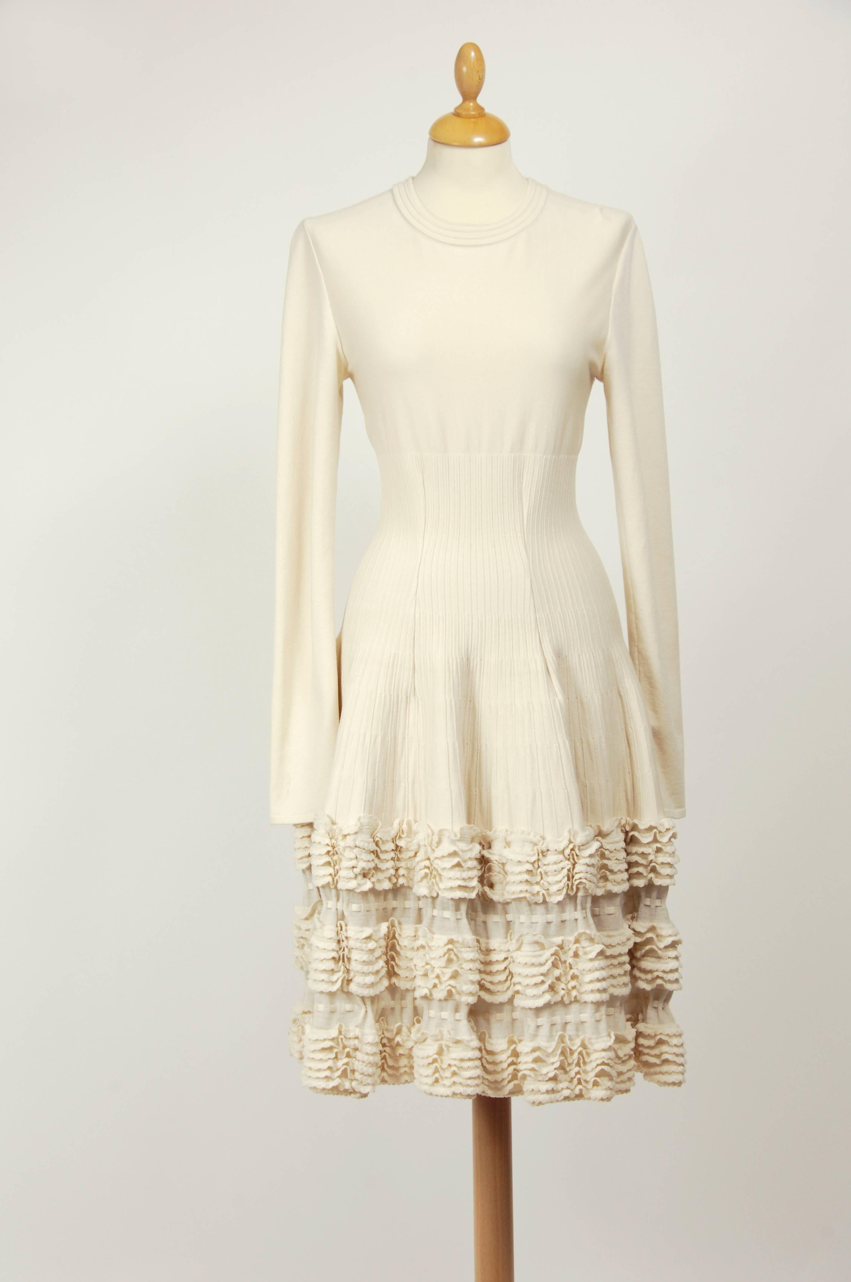 This gorgeous Azzedine Alaïa dress is in a cream wool knit stretch fabric and has typical Alaia's signature body. It has ruffle details and back zip closure.

Measurements (unstretched) :
Label size 38 Italian
Estimated size S
Shoulder       17