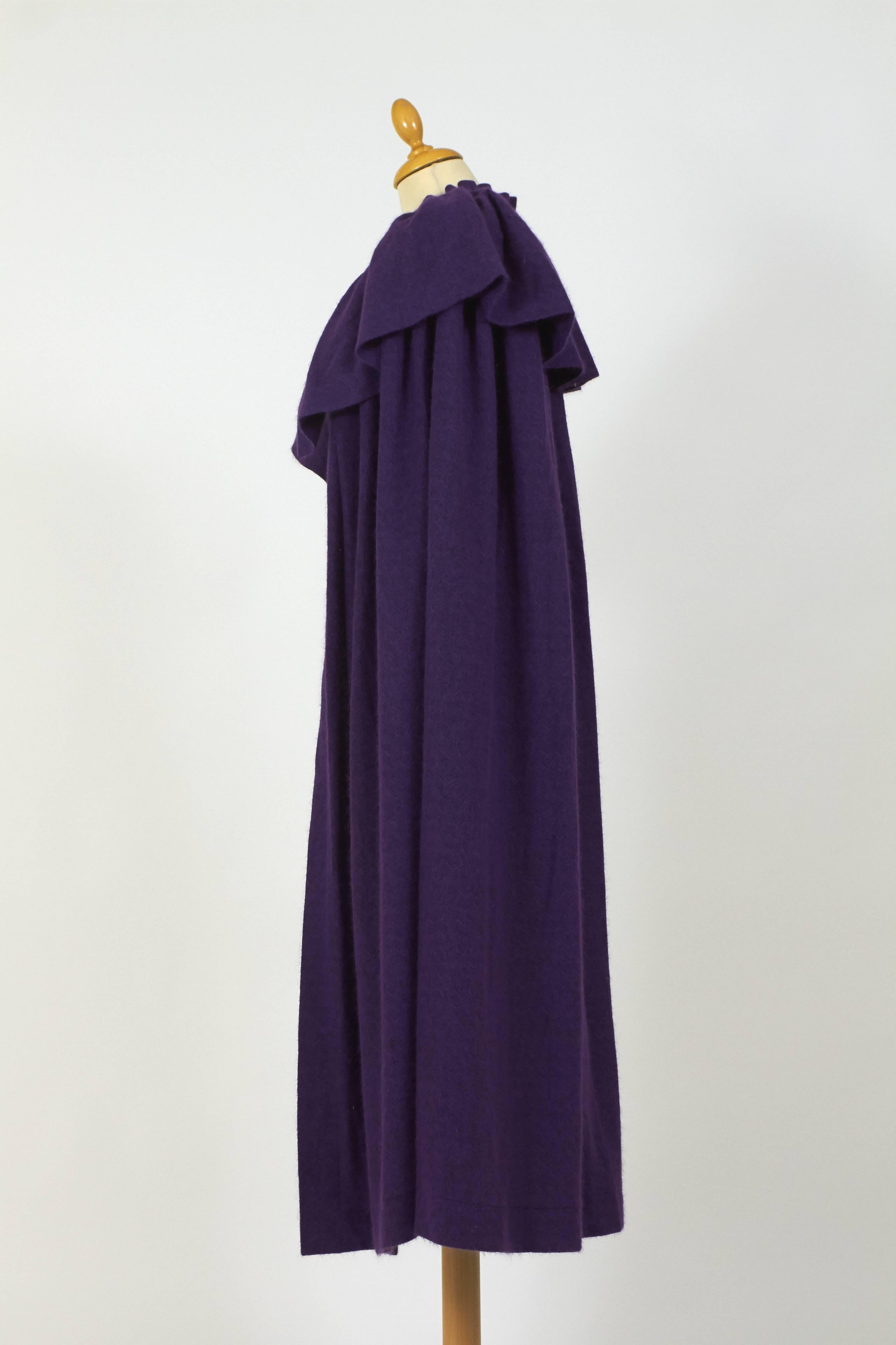 1970s Saint Laurent Rive Gauche Purple Wool Cape Cloack Coat In Excellent Condition For Sale In Milan, Italy