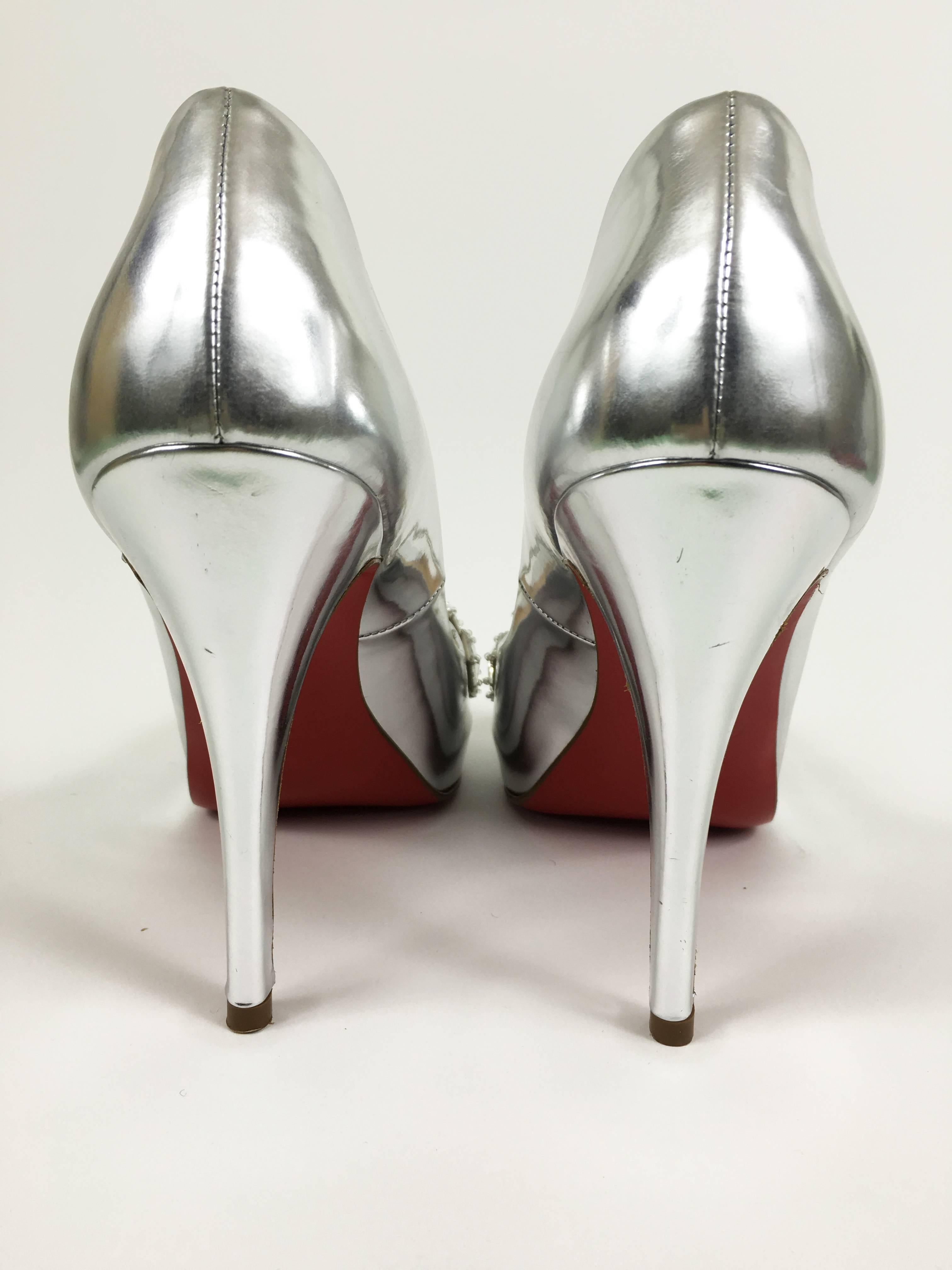 CHRISTIAN LOUBOUTIN Silver Leather Rhinestones Peep Toe Pumps Shoes In Excellent Condition In Milan, Italy