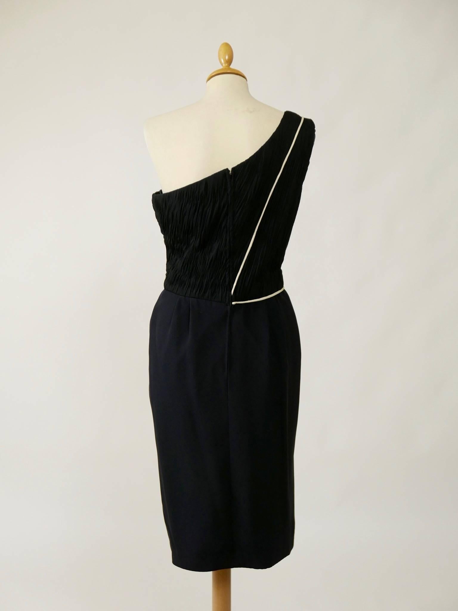 1990s RAFFAELLA CURIEL Black Pleateds One Shoulder Cocktail Dress In Excellent Condition For Sale In Milan, Italy