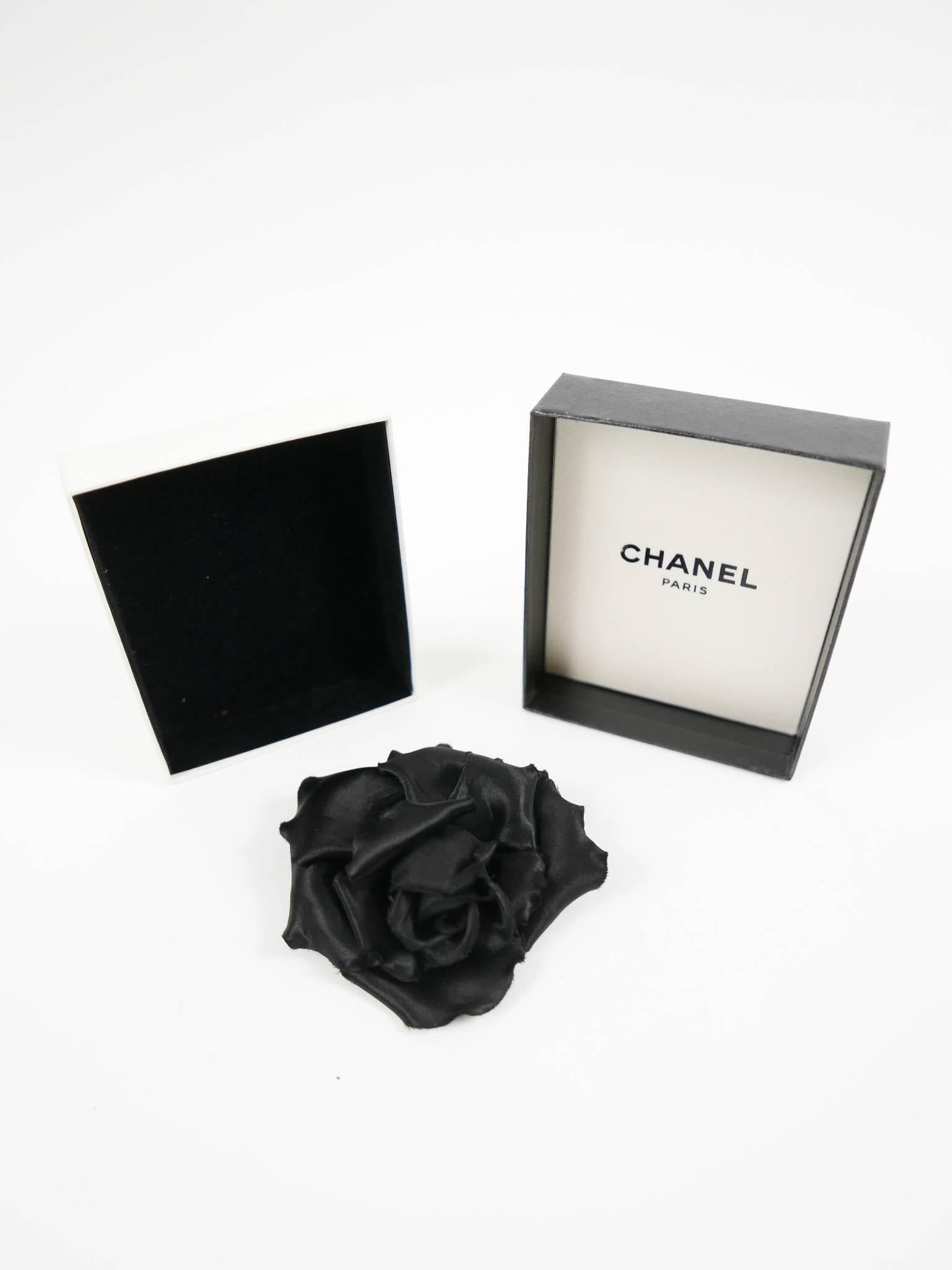 CHANEL Black Satin Rose Brooch In Excellent Condition In Milan, Italy