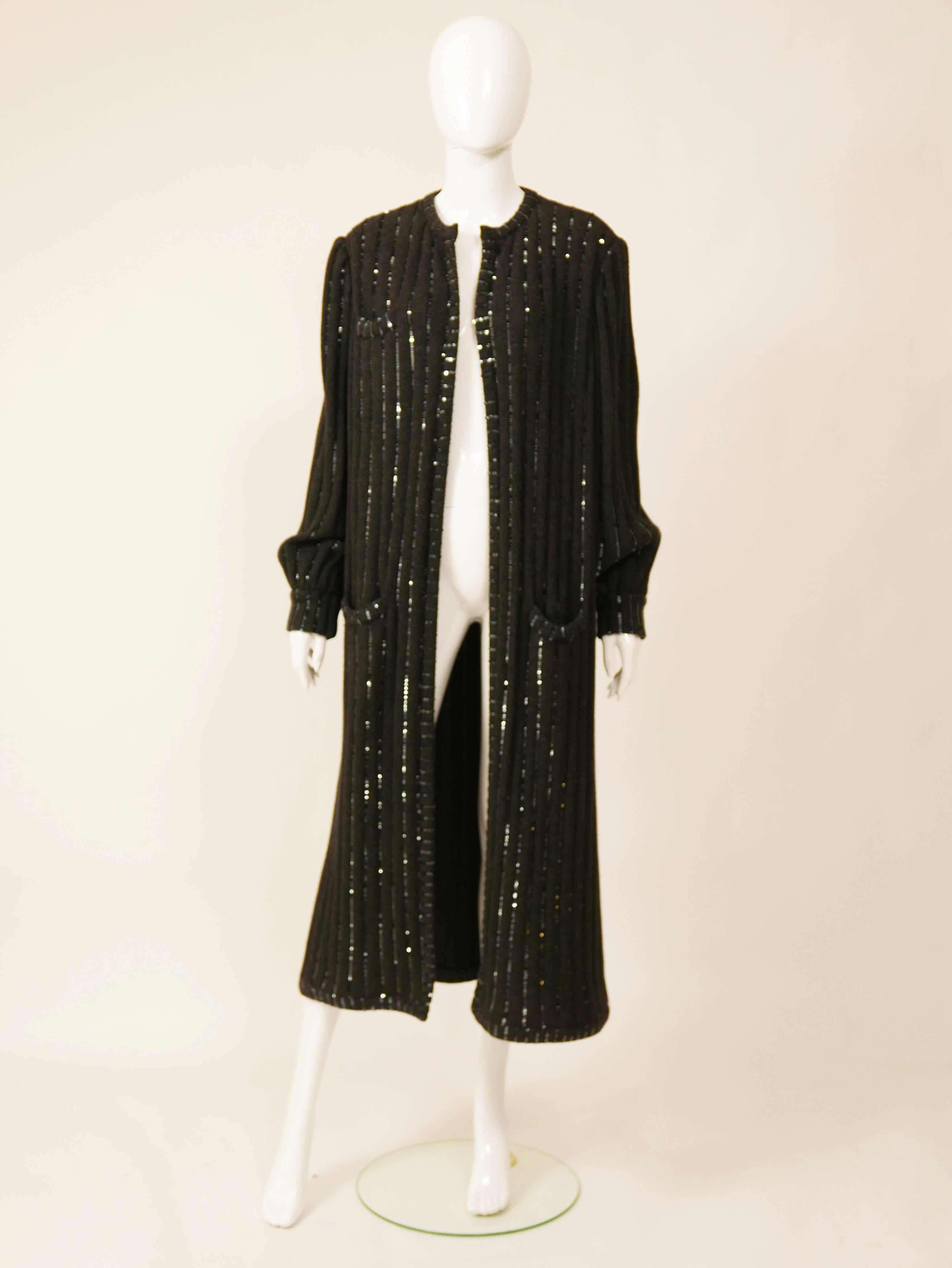 This lovely Valentino long sweater coat is in a black and sequins. It has gorgeous pleateds and three frontal pockets. 

Very good vintage condition

Label: Valentino Boutique 
Fabric: wool
Color: black

Measurement:
Label size L
Estimeted