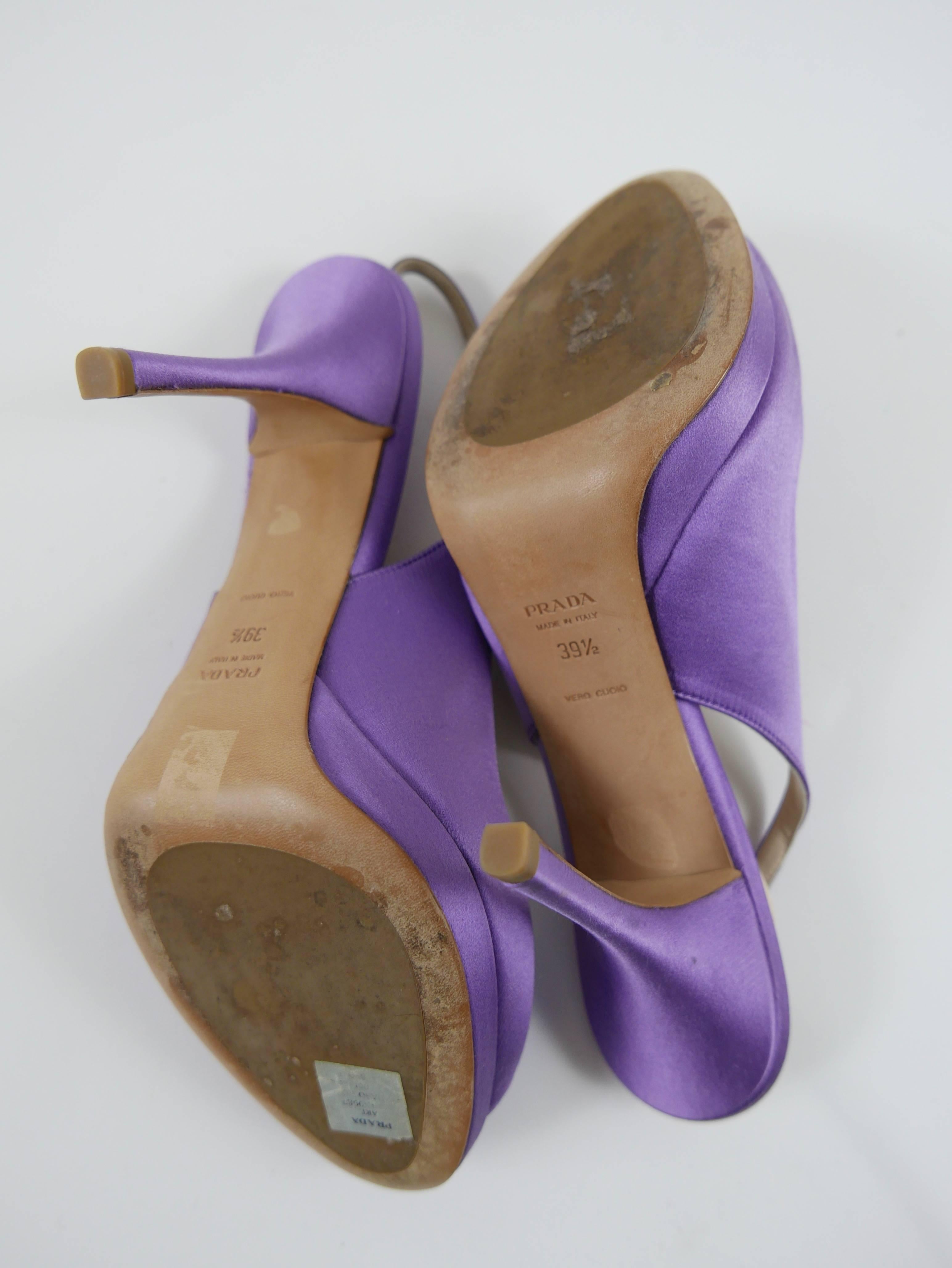 PRADA Purple Satin Rose Peep Toe Pumps Stiletto Shoes In Good Condition For Sale In Milan, Italy