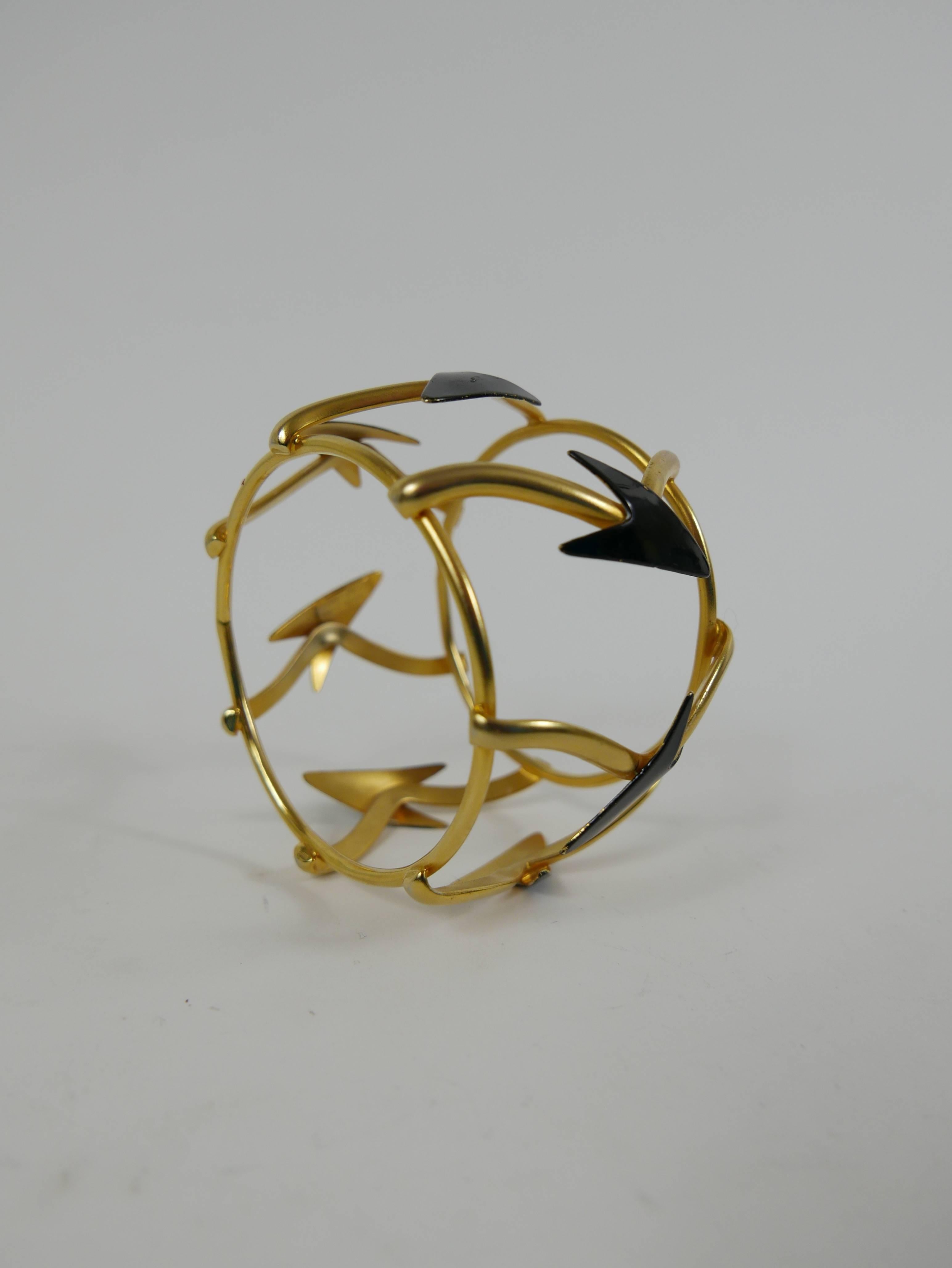1980s GIANNI VERSACE Arrow Bracelet by Ugo Correani In Good Condition In Milan, Italy