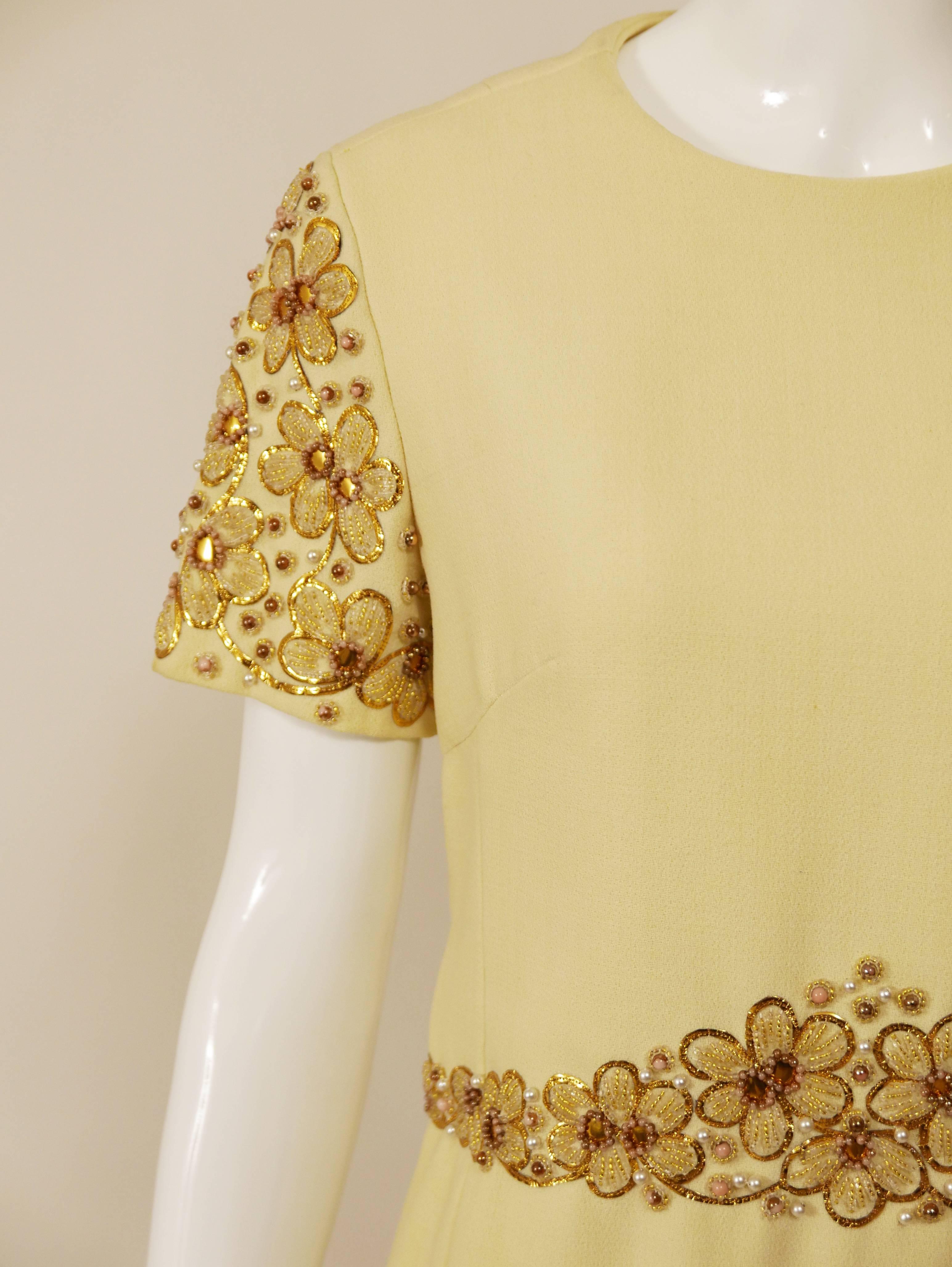 1960s Italian Couture Cream Embroidered Cocktail Mod Mini Dress  In Good Condition In Milan, Italy