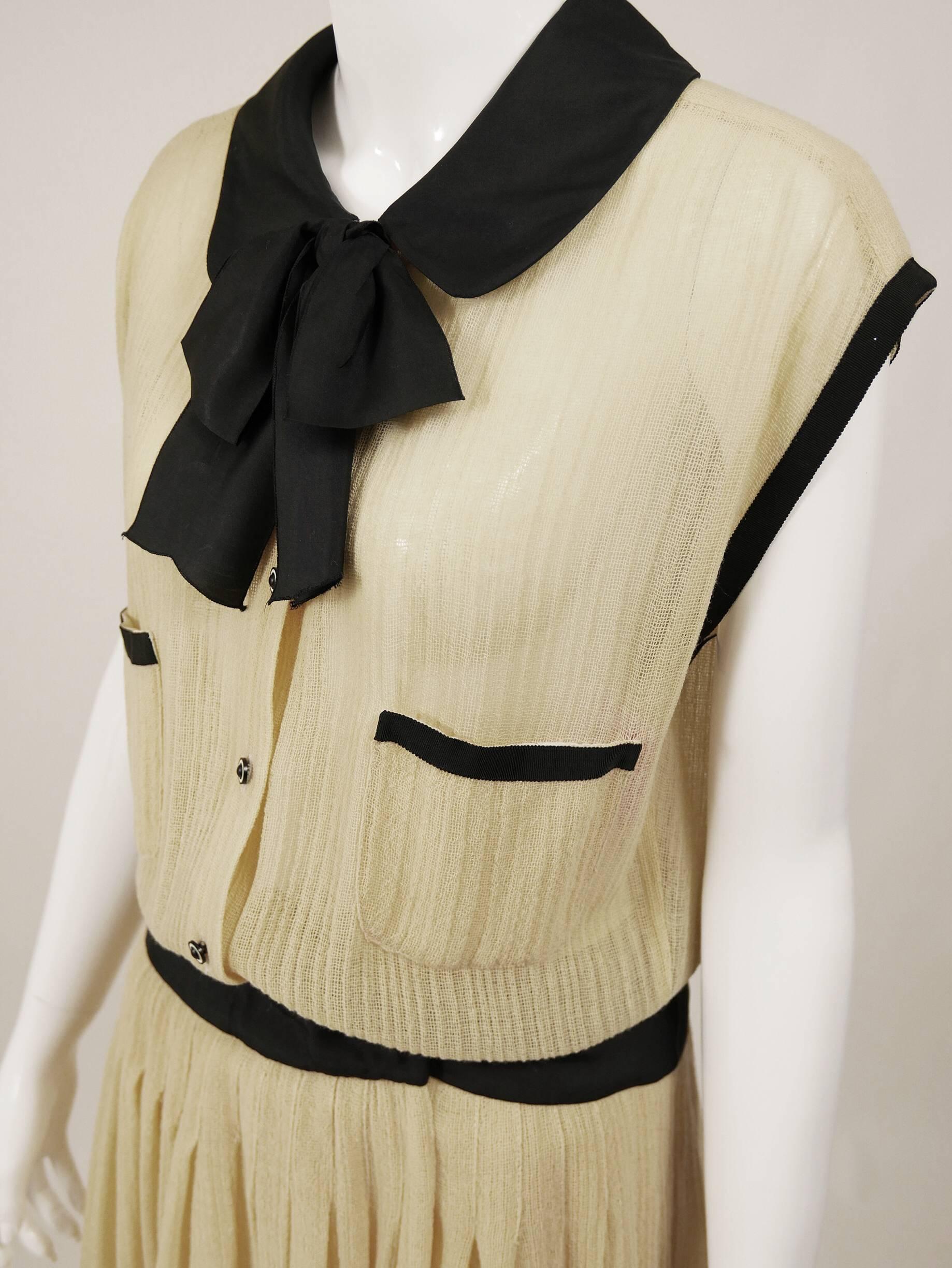 1970s CHANEL Cream Knit Dress In Good Condition In Milan, Italy
