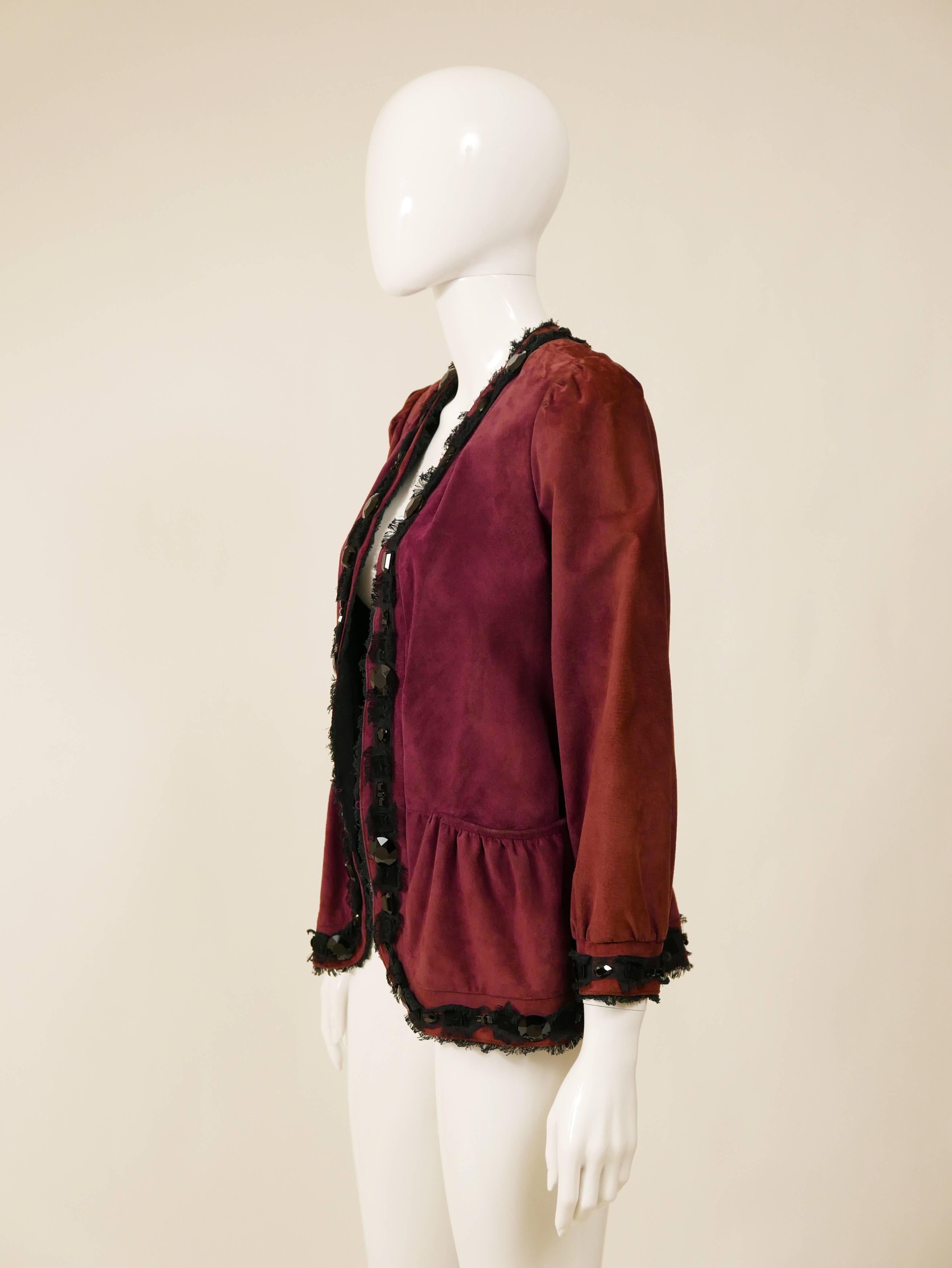 This lovely Yves Saint Laurent jacket is in a maroon suede soft leather with black trimming and large beads details. It has puffed sleeves and frontal pockets. It's fully black lined.

Good condition 

Label: Yves Saint Laurent Rive Gauche - Made in