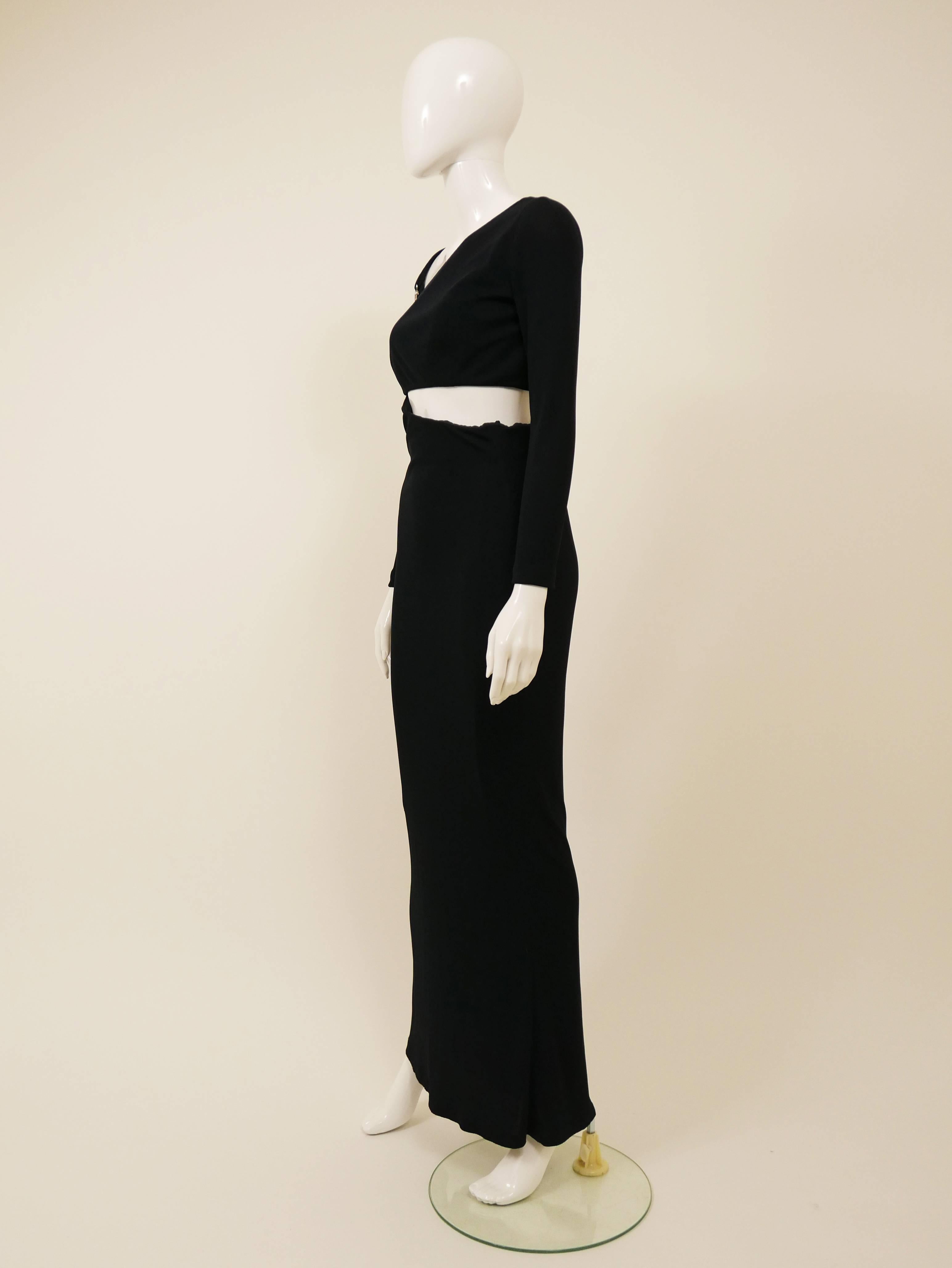 This gorgeous and sexy Gianni Versace dress is in black jersey fabric. It has typical asymmetric and cut line of the designer. It has back zip closure and is fully lined.

Good vintage condition

Label: Gianni Versace Couture 
Fabric: