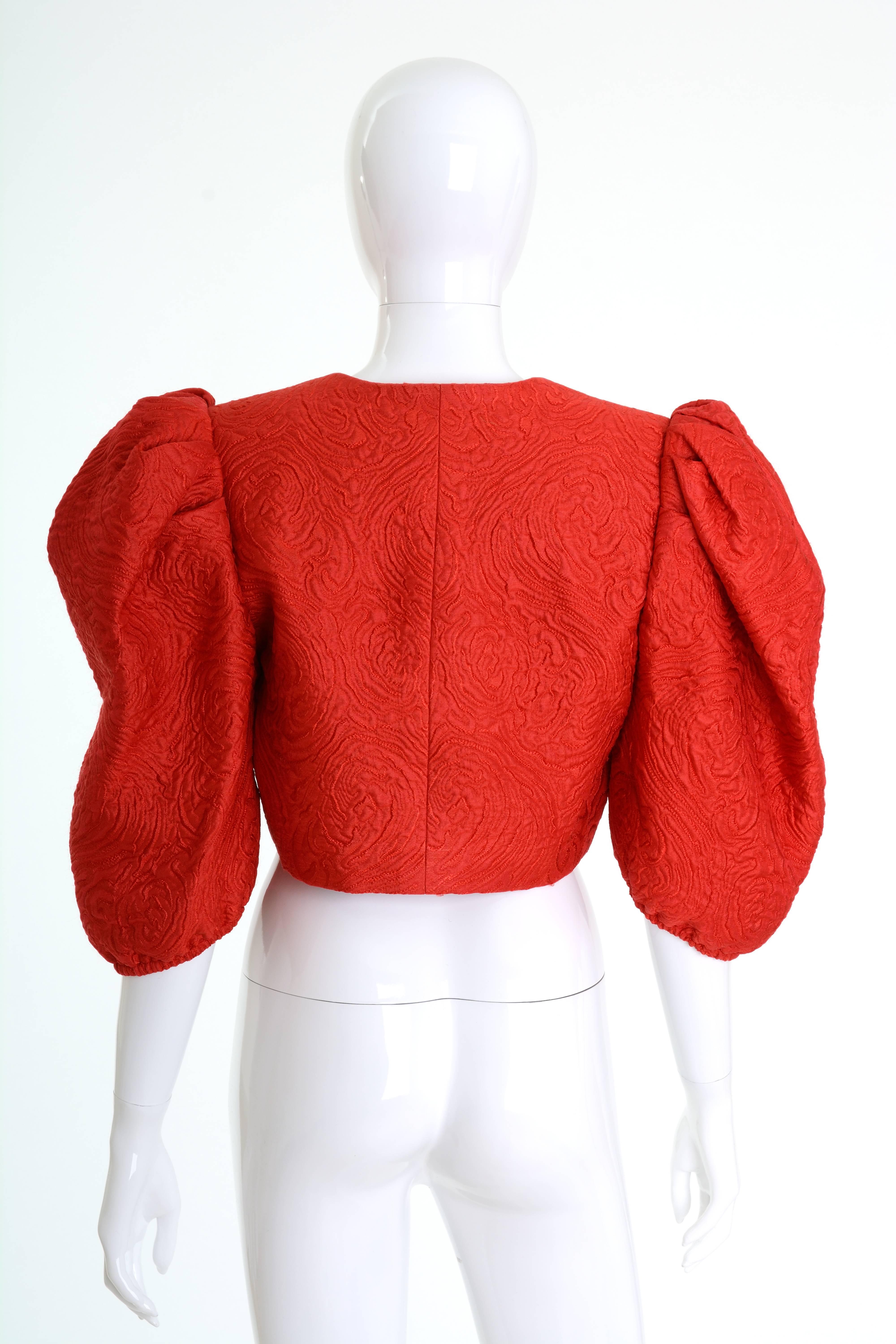 This gorgeous and iconic Yves Saint Laurent 1980s bolero jacket is in a red quilted satin fabric. It has large padded shoulders and amazing puffed sleeve. It's fully lined.

Label: Saint Laurent Rive Gauche - Made in France
Fabric: quilted