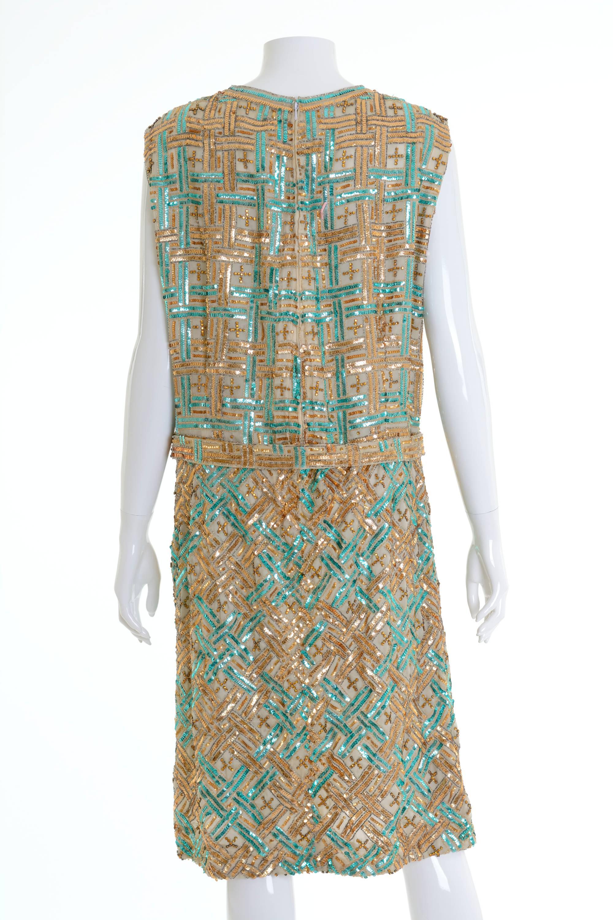This amazing 1960s mod dress is in a fabulous sequins fabric. It's sleeveless and has back zip closure and is fully lined. 

Good vintage condition

Label: N/A
Fabric: Silk/sequins
Color: cream/golden/turquoise

Measurement:
Estimated size L
Bust 42