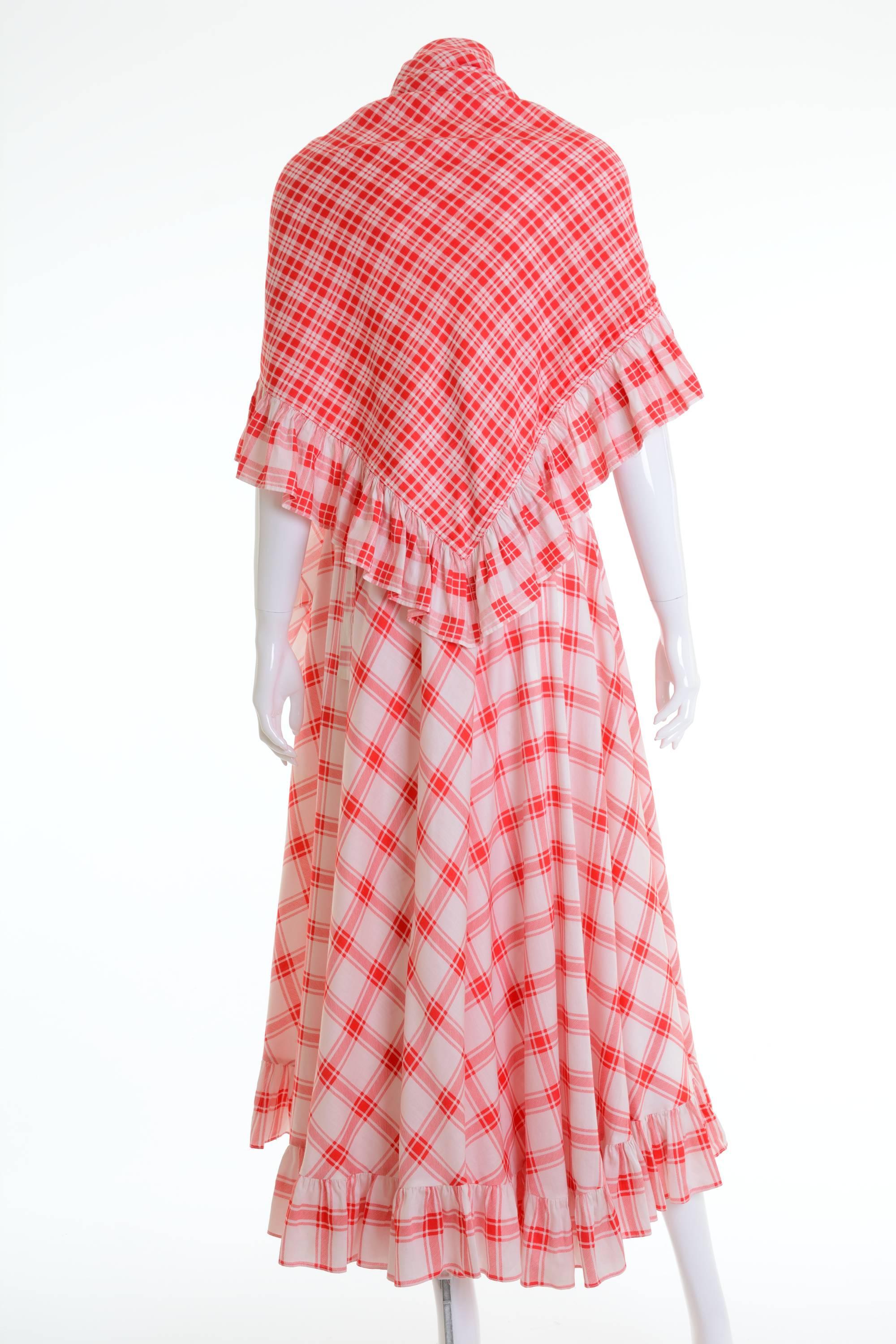 This 1970s Saint Laurent Rive Gauche long gypsy skirt is in a red and white plaid cotton fabric. The skirt has flounces hem and the scarf also.
The closure is made by a ribbon and the waistband is adjustable.

Very Good vintage condition

Label: