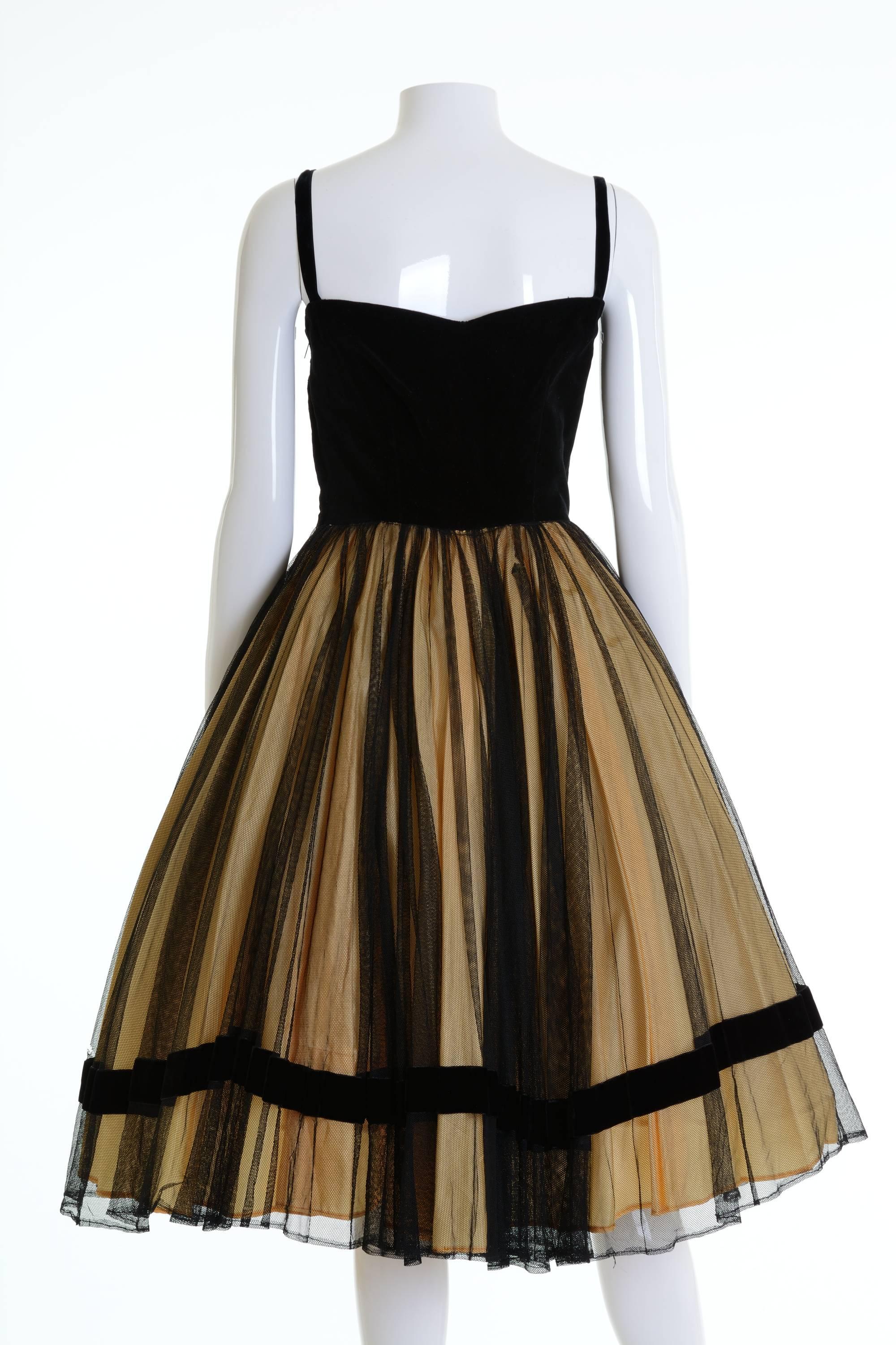1950s Vintage Black and Gold Embroidered Cocktail Dress In Good Condition In Milan, Italy