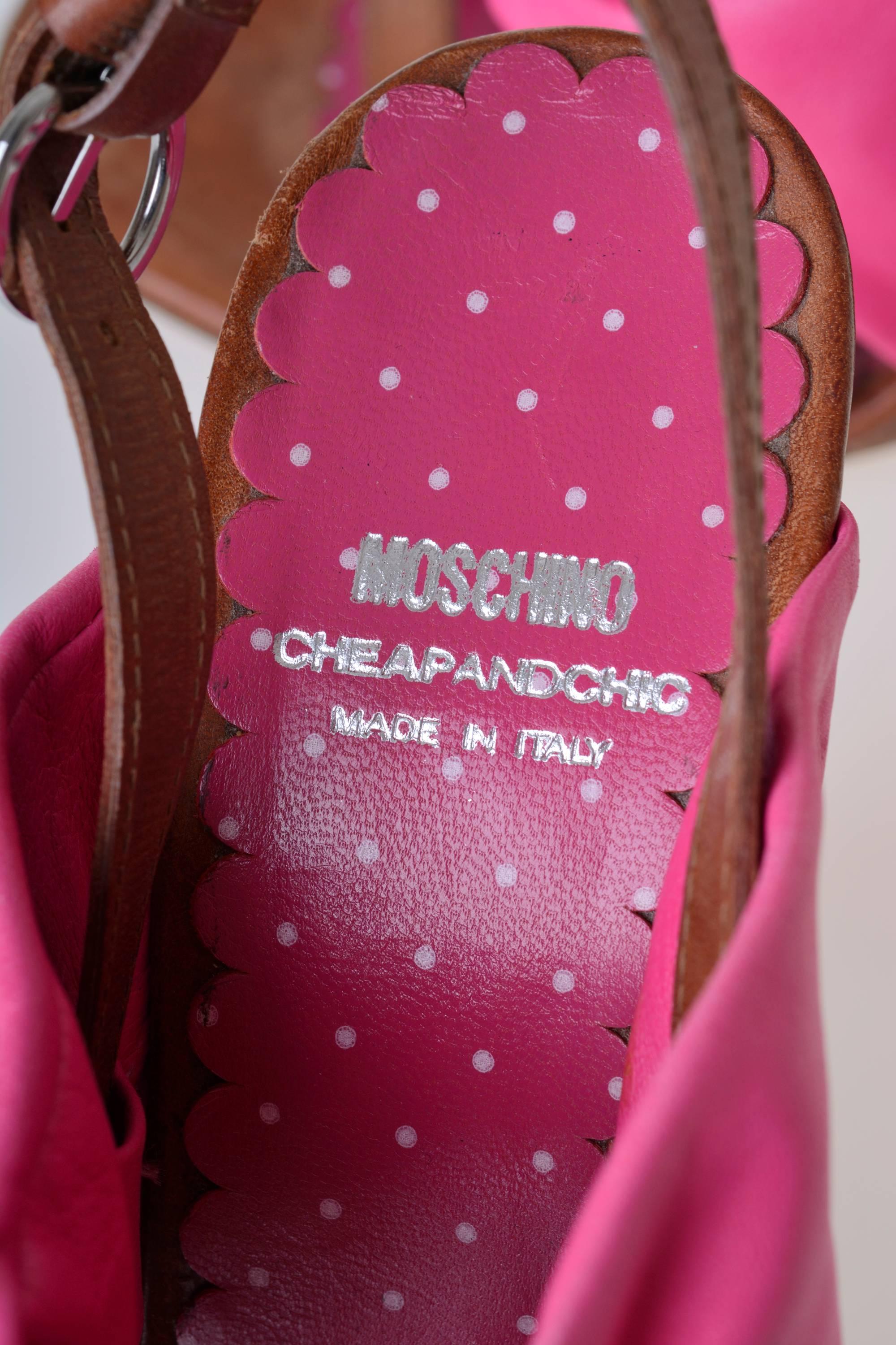 MOSCHINO Cheap & Chic Fuchsia Bow Wedge Sandals In Excellent Condition For Sale In Milan, Italy
