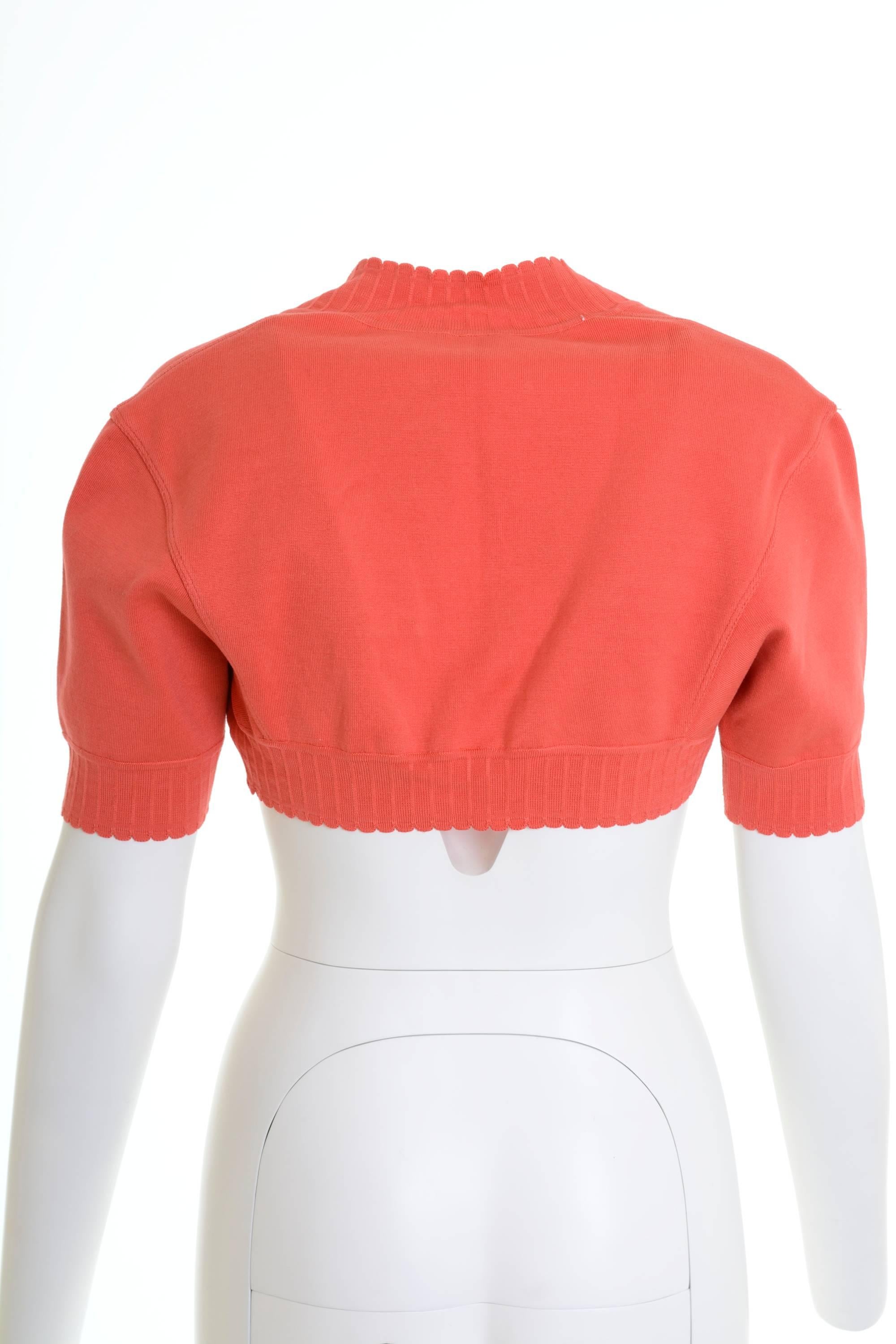 1990s Azzedine Alaïa bolero in a peach stretch fabric. 

Very good vintage condition

Label: Alaïa-Paris (Made in Italy)
Fabric: viscose / polyamide
Color: peach 

Measurement:
Label size M
Shoulders 15.75 inches / 40 cm
Sleeves 9 inches / 22