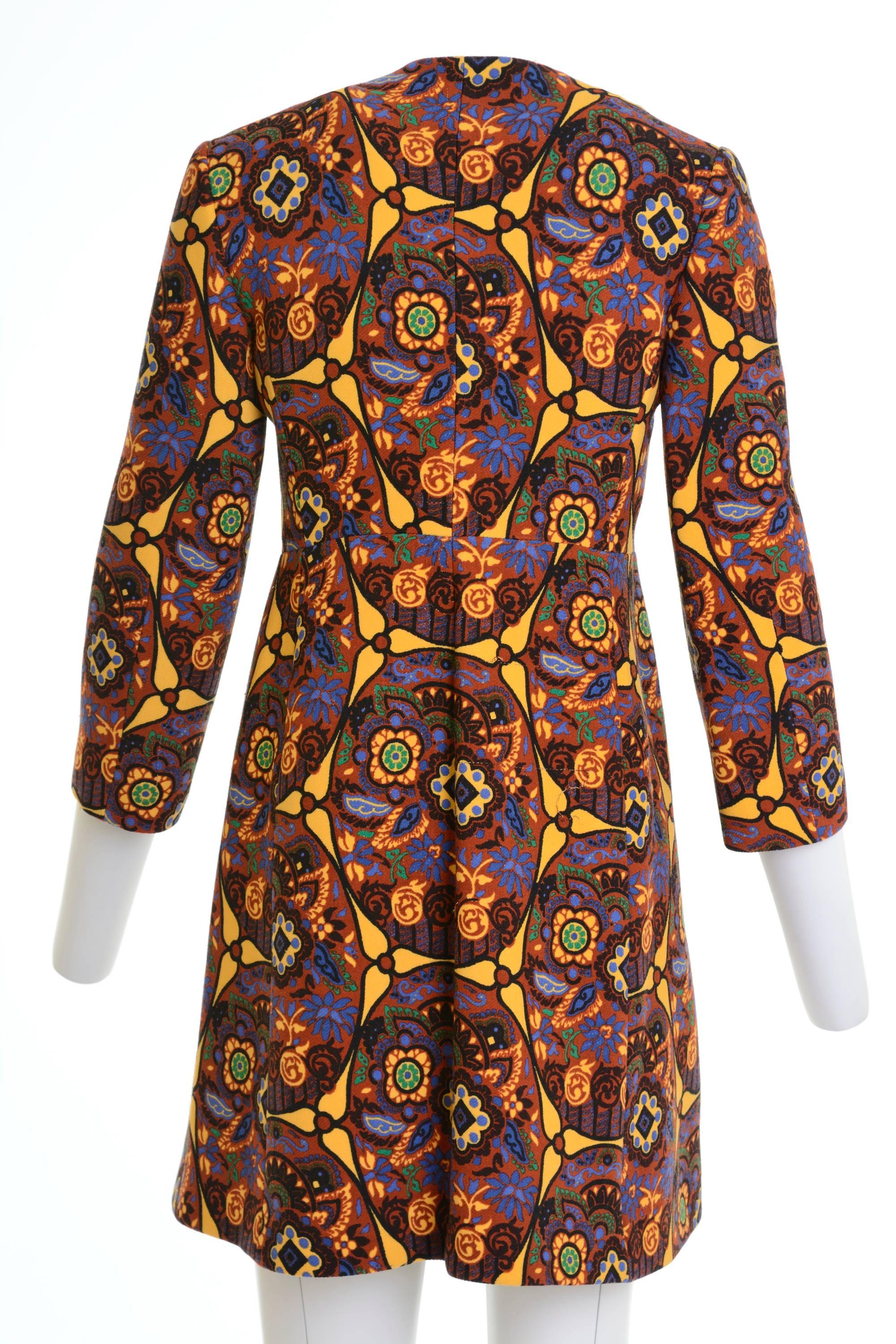 Prada coat in a arabesque printed textile, stretch fabric, seam pockets, asymmetrical collar closure, snaps, fully lined.

Good Condition (wires pulled)

Fabric: Rayon/Acetate/Wool
Colour: brown/ yellow/ blu/ black/ green

Measurements:
Estimated