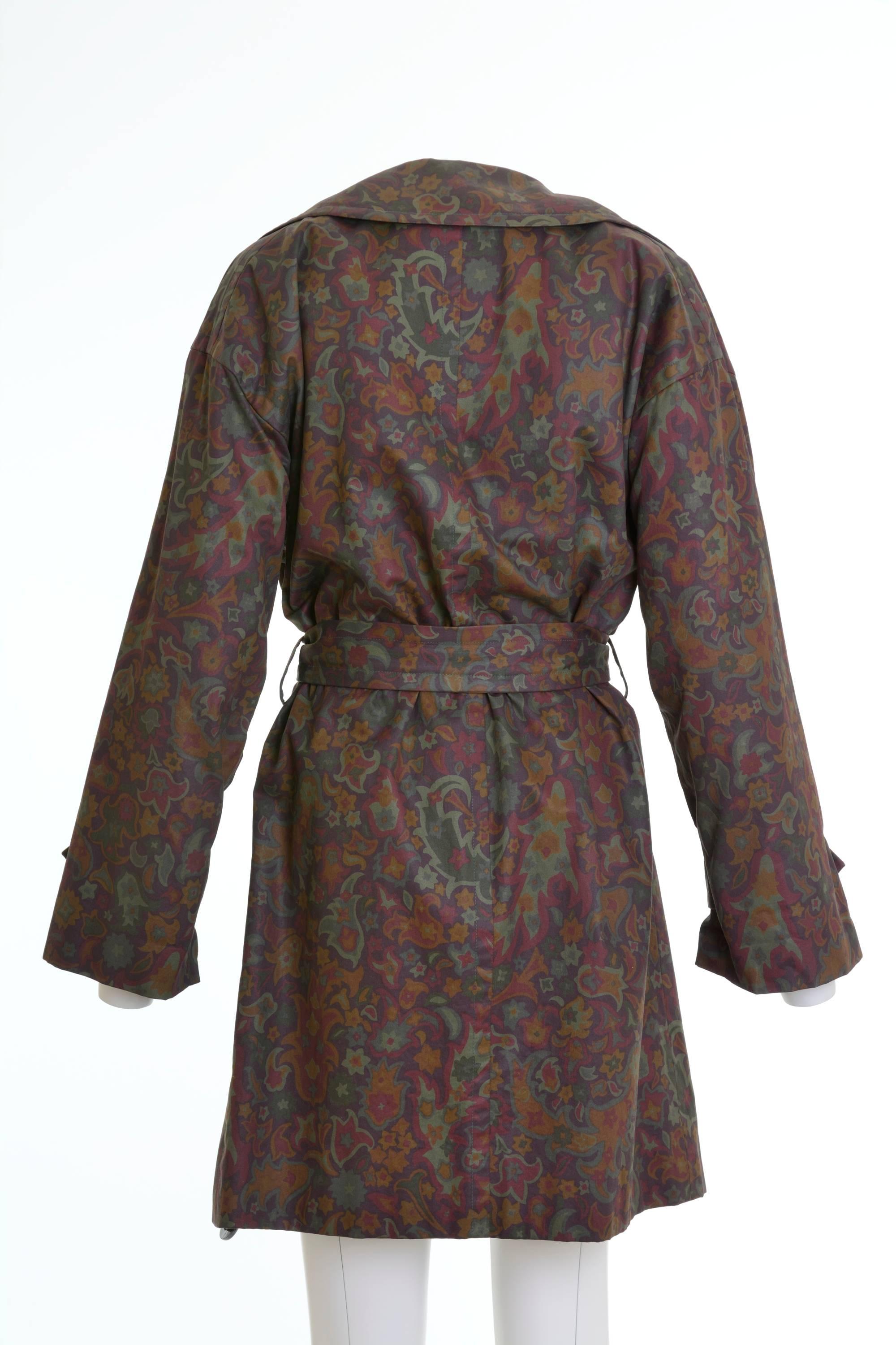 1980s YVES SAINT LAURENT Purple and Green Floral Print Trench Coat In Good Condition For Sale In Milan, Italy
