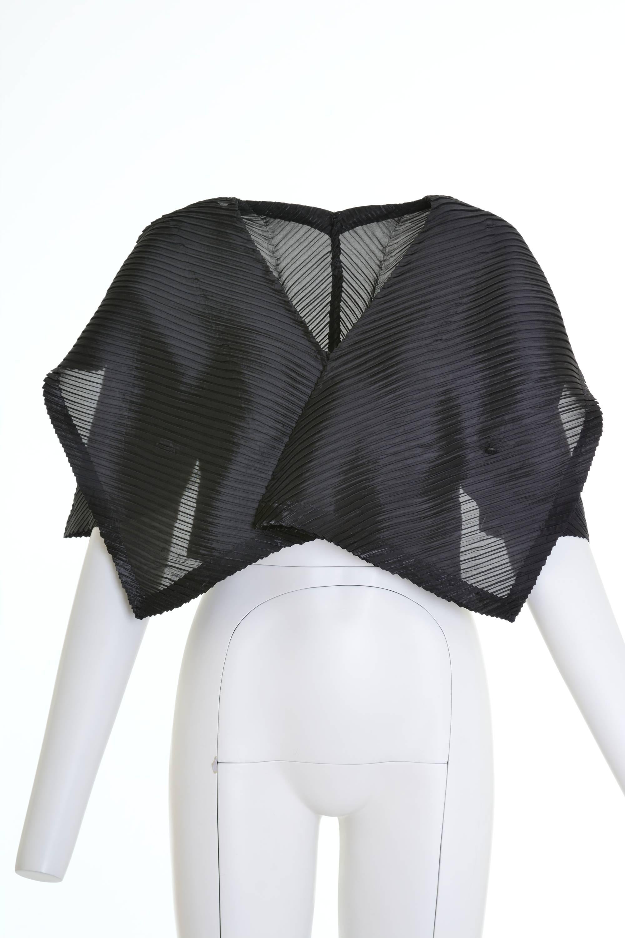 ISSEY MIYAKE Black Pleateds Shirt Top In Excellent Condition For Sale In Milan, Italy
