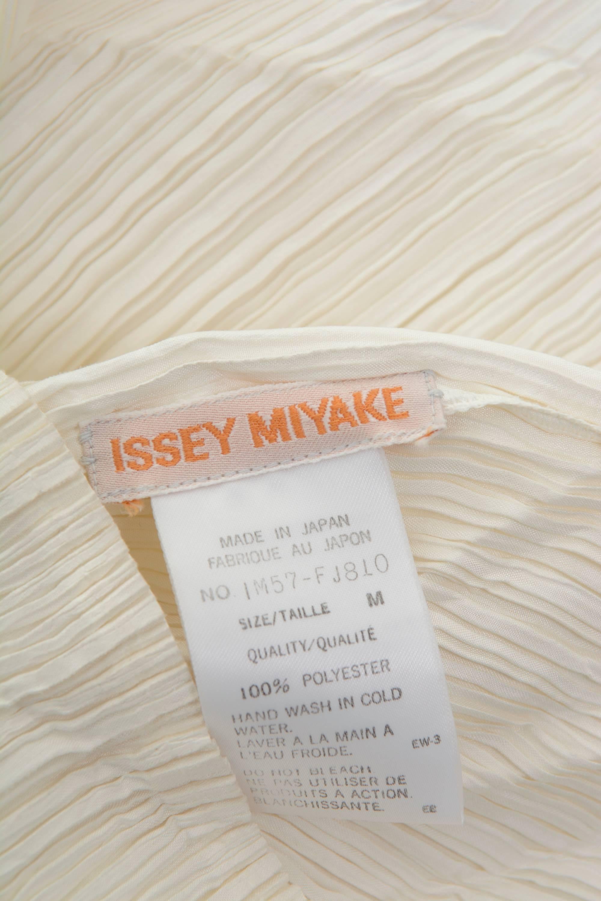 Women's ISSEY MIYAKE White Pleateds Top Shirt 