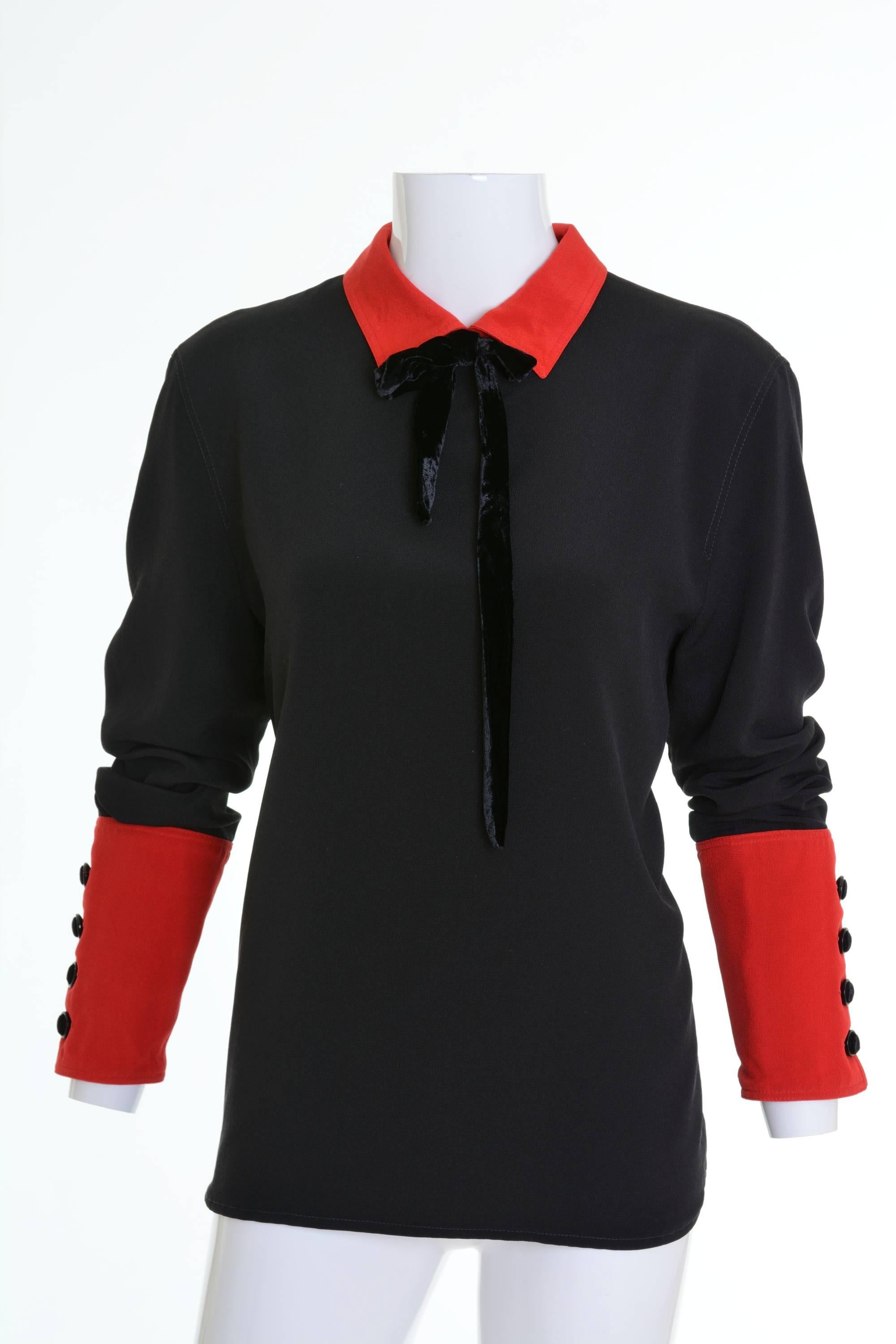 1980s VALENTINO Boutique Black and Red Silk Blouse Shirt In Excellent Condition For Sale In Milan, Italy