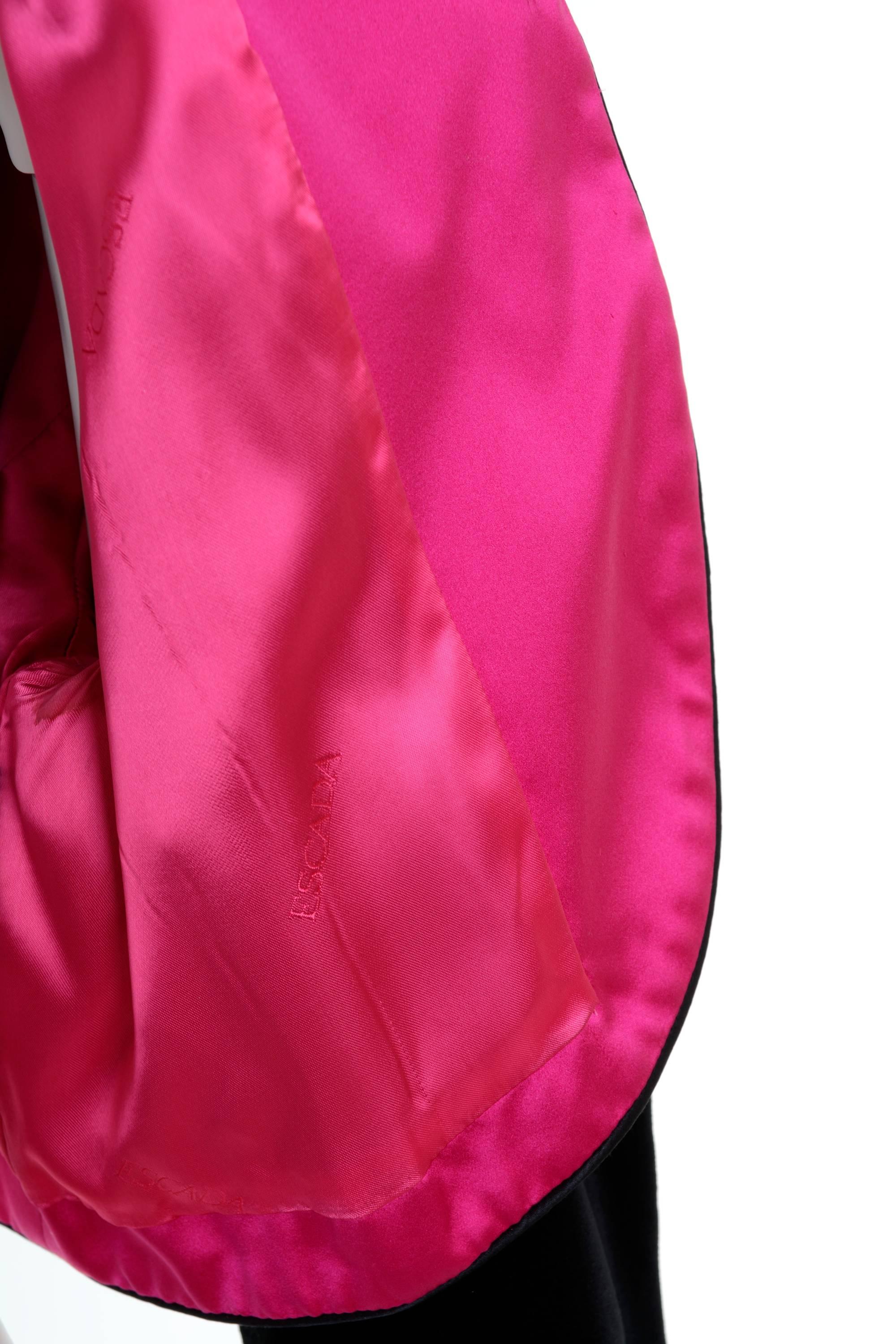 1990s ESCADA Black and Pink Velvet Bolero Jacket In Excellent Condition For Sale In Milan, Italy