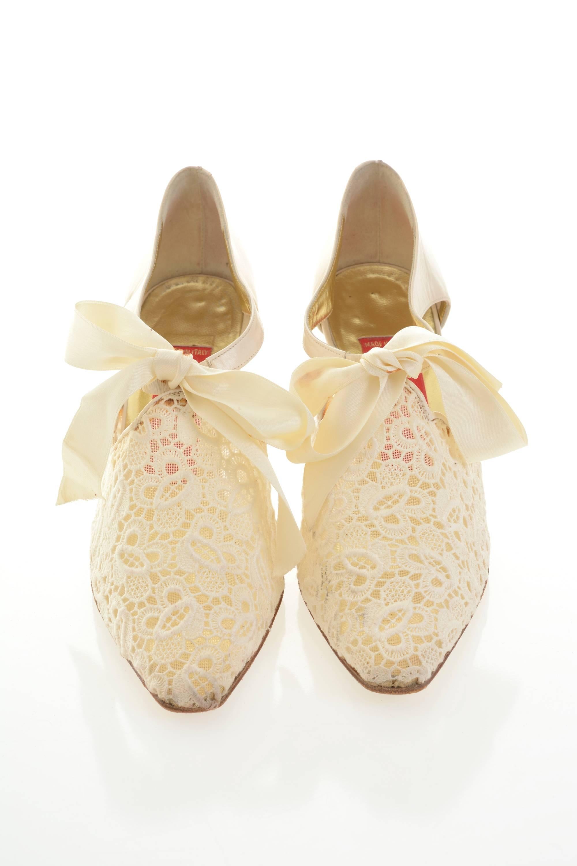 1980s VALENTINO COUTURE White Pearl Lace Italian Shoes In Good Condition In Milan, Italy