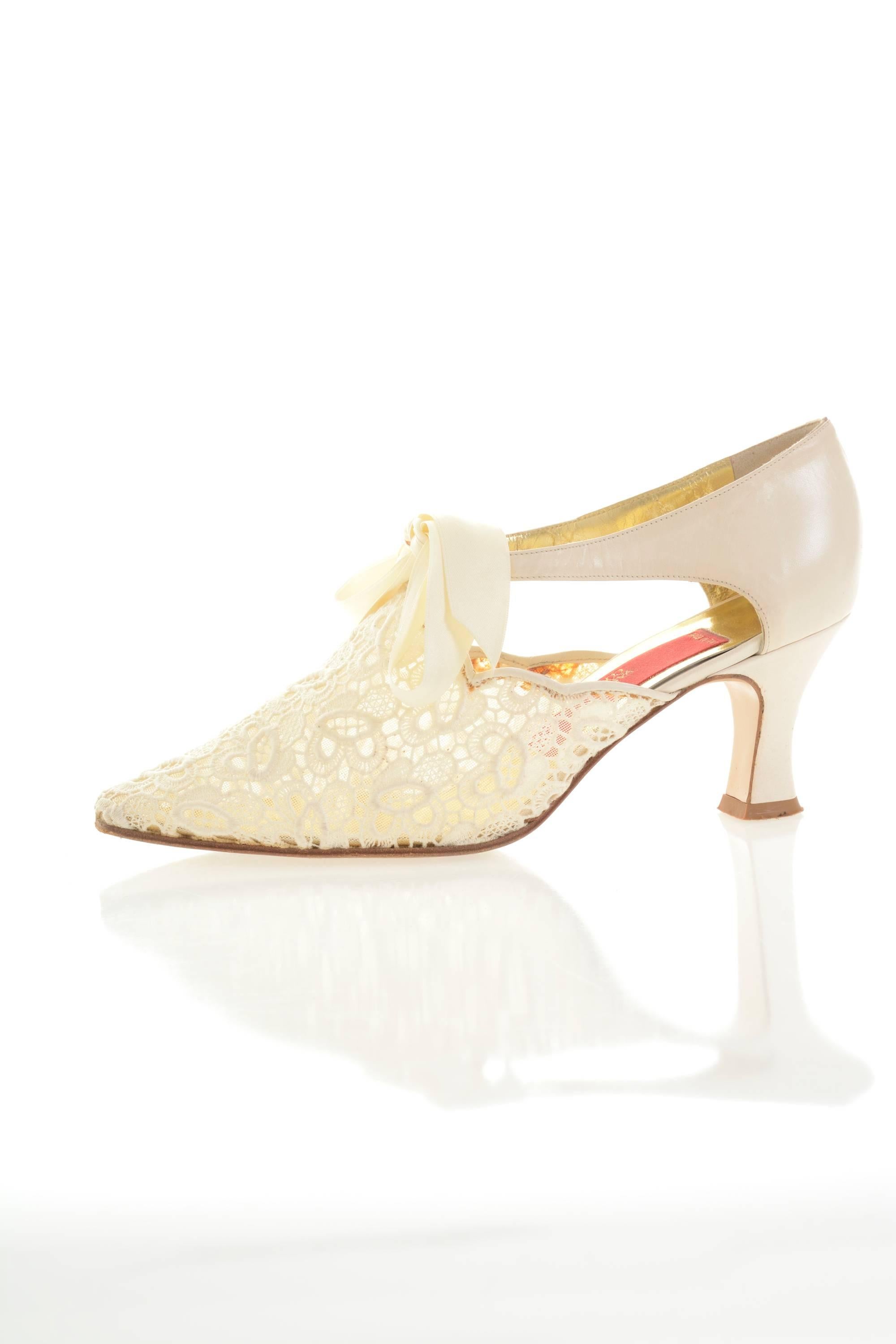 1980s VALENTINO COUTURE White Pearl Lace Italian Shoes 1