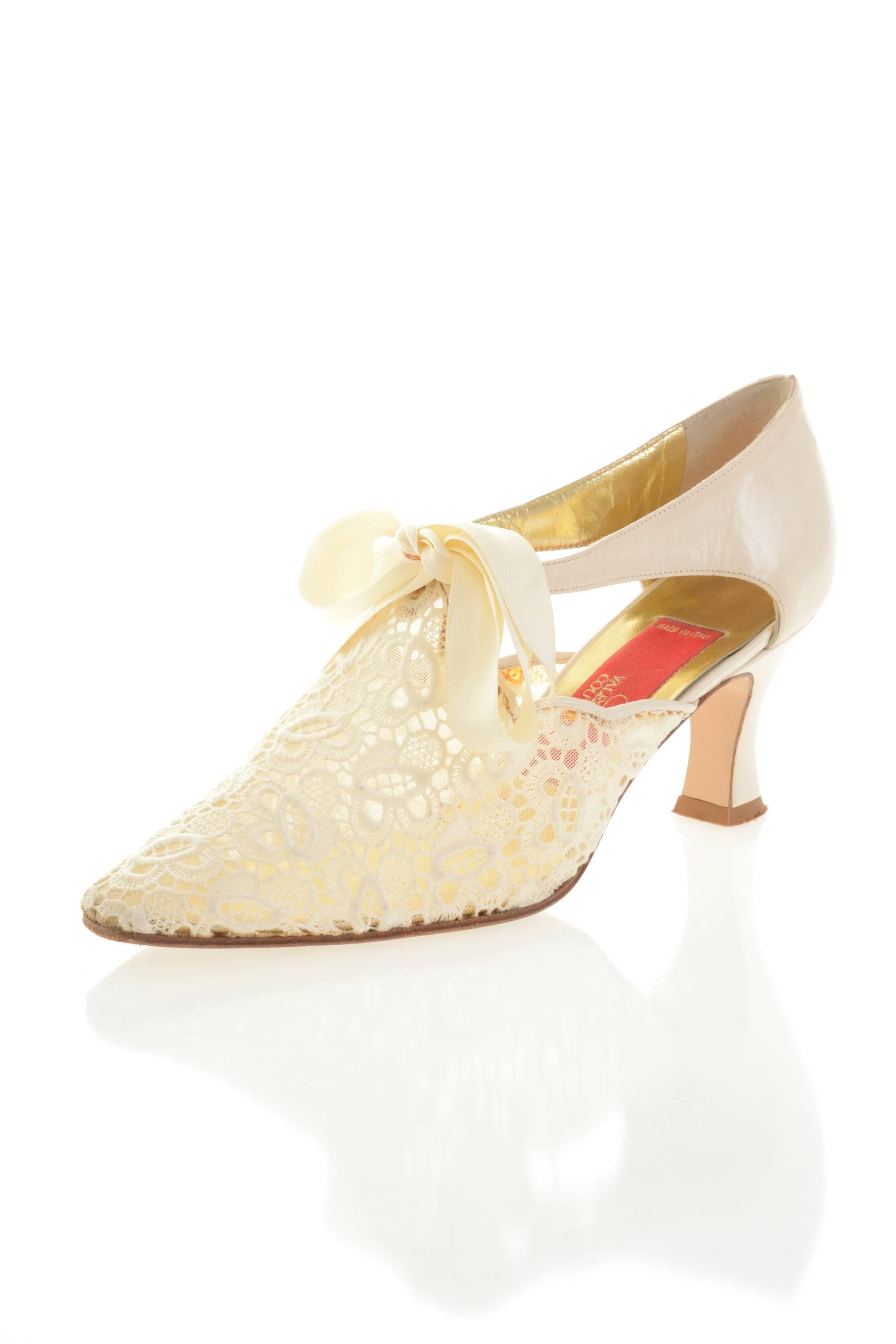 1980s VALENTINO COUTURE White Pearl Lace Italian Shoes 2