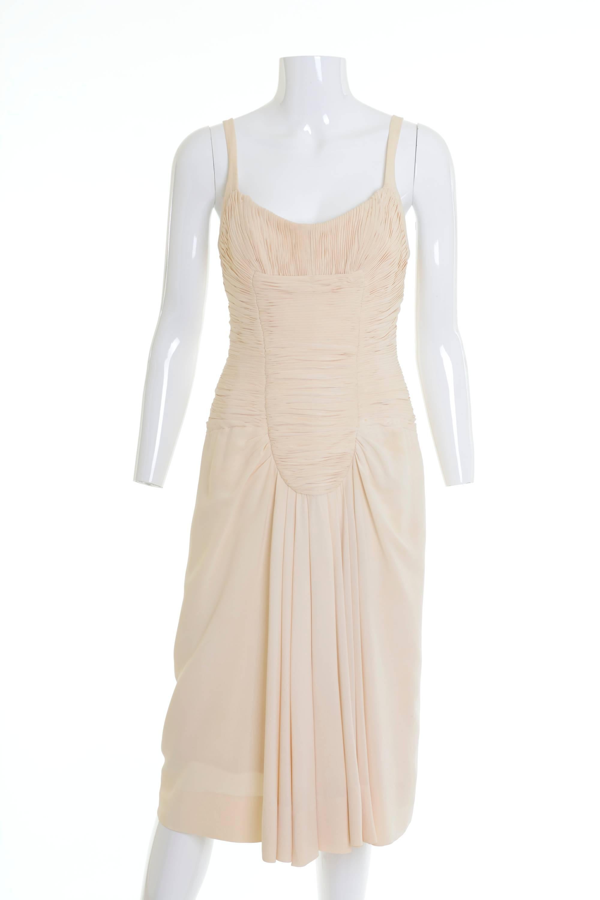 This glamorous and sexy 1950s italian tailor Giovanni Fercioni cocktail dress is in fabulous cream silk fabric with amazing pleateds details.  It has draped bodice and draped frontal skirt. The bodice is reinforced by a corset with boning and has