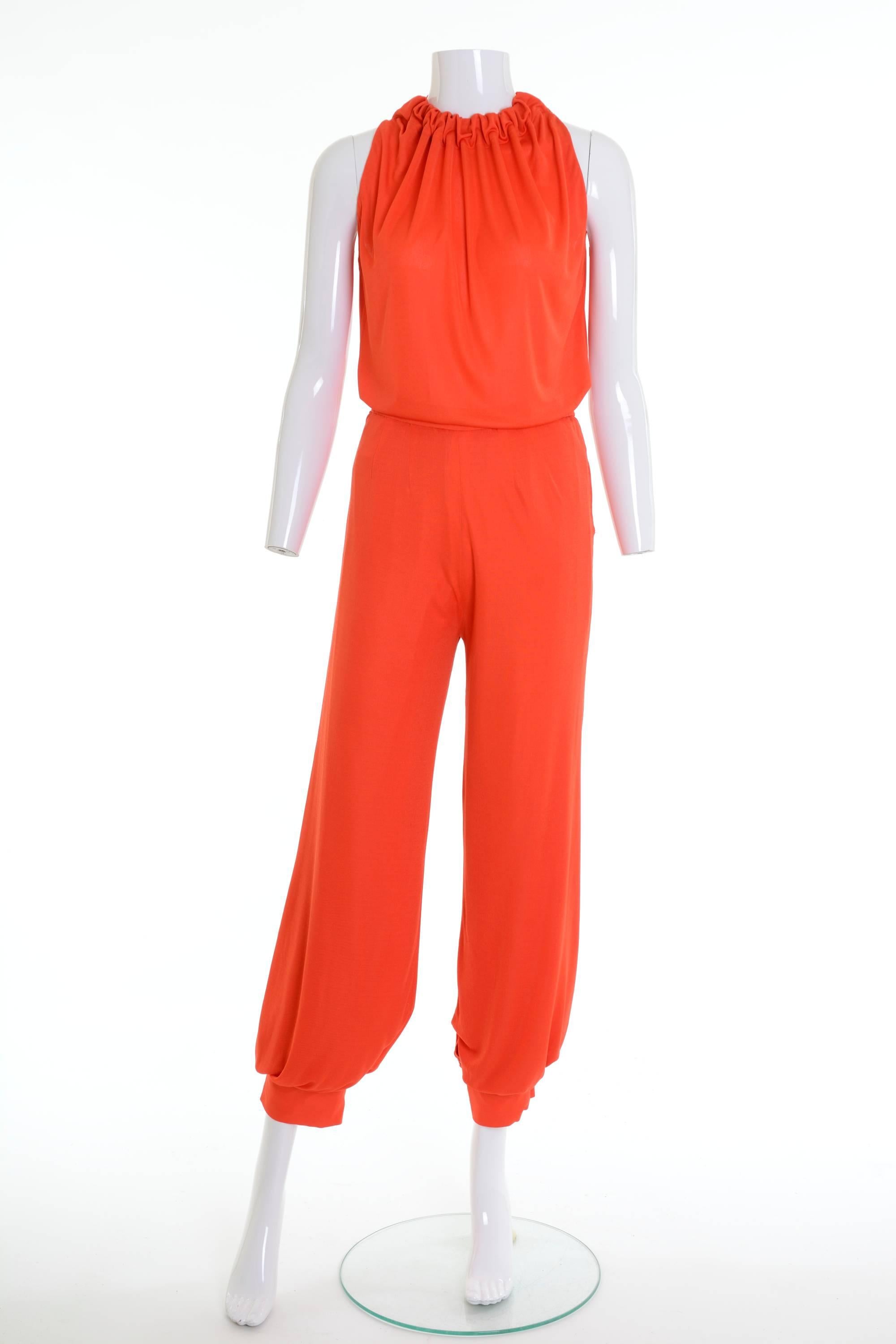 1960s 1970s Deadstock Gio Caré pants suit in a orange rayon fabric, sleeveless top with drawstring, fully lined button-hem joggers with side zip closure.

Condition: never worn with tag

Label: Gio Caré
Fabric: rayon
Color: