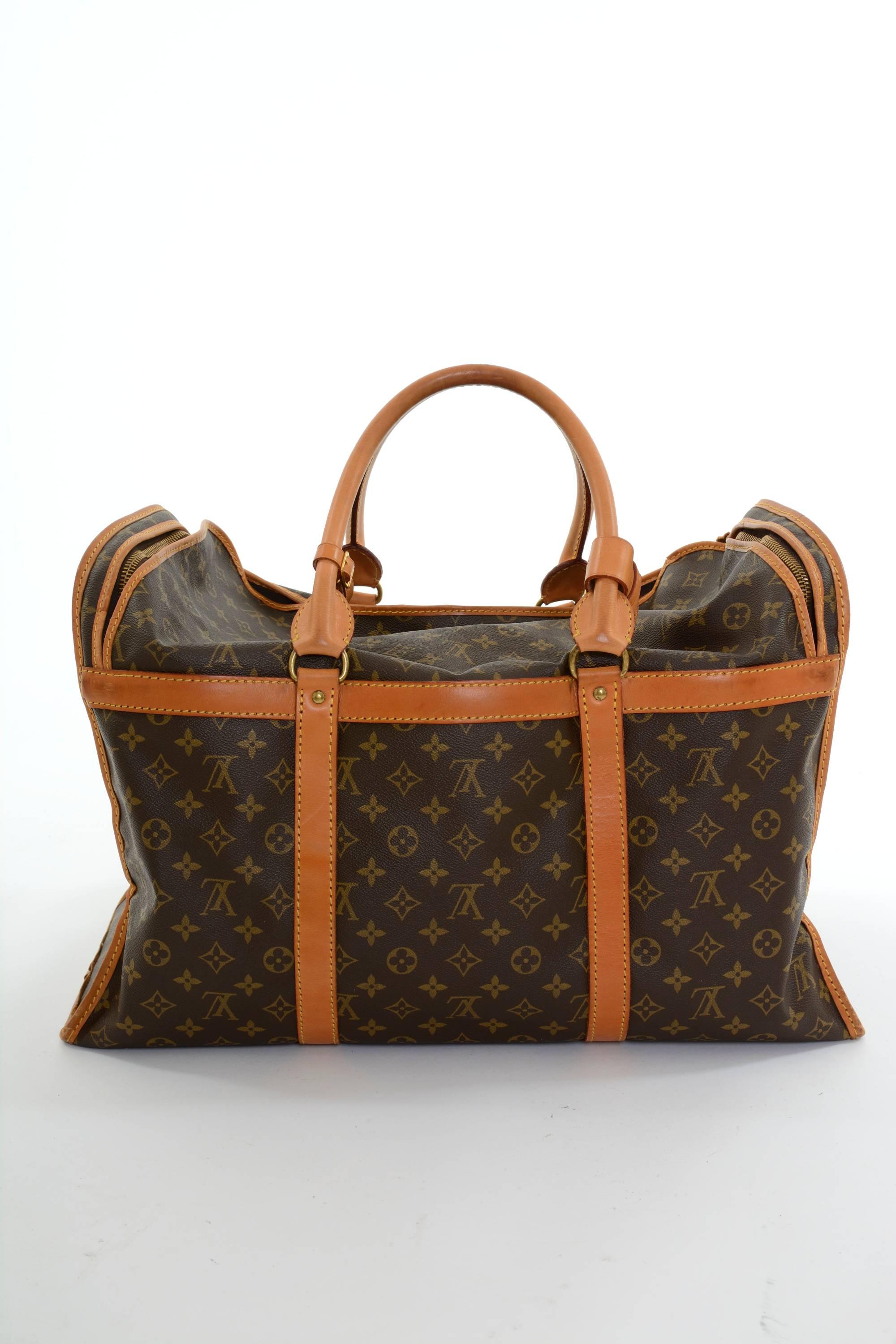 This Louis Vuitton Sac Chaussures 50 is a vintage of the Louis Vuitton bag collection. This spacious large sized version in Monogram canvas and a double brass zipper.   
Made in: France 
Serial Number: 864 VX

Measurements:
20 x 14 x 9 inches 