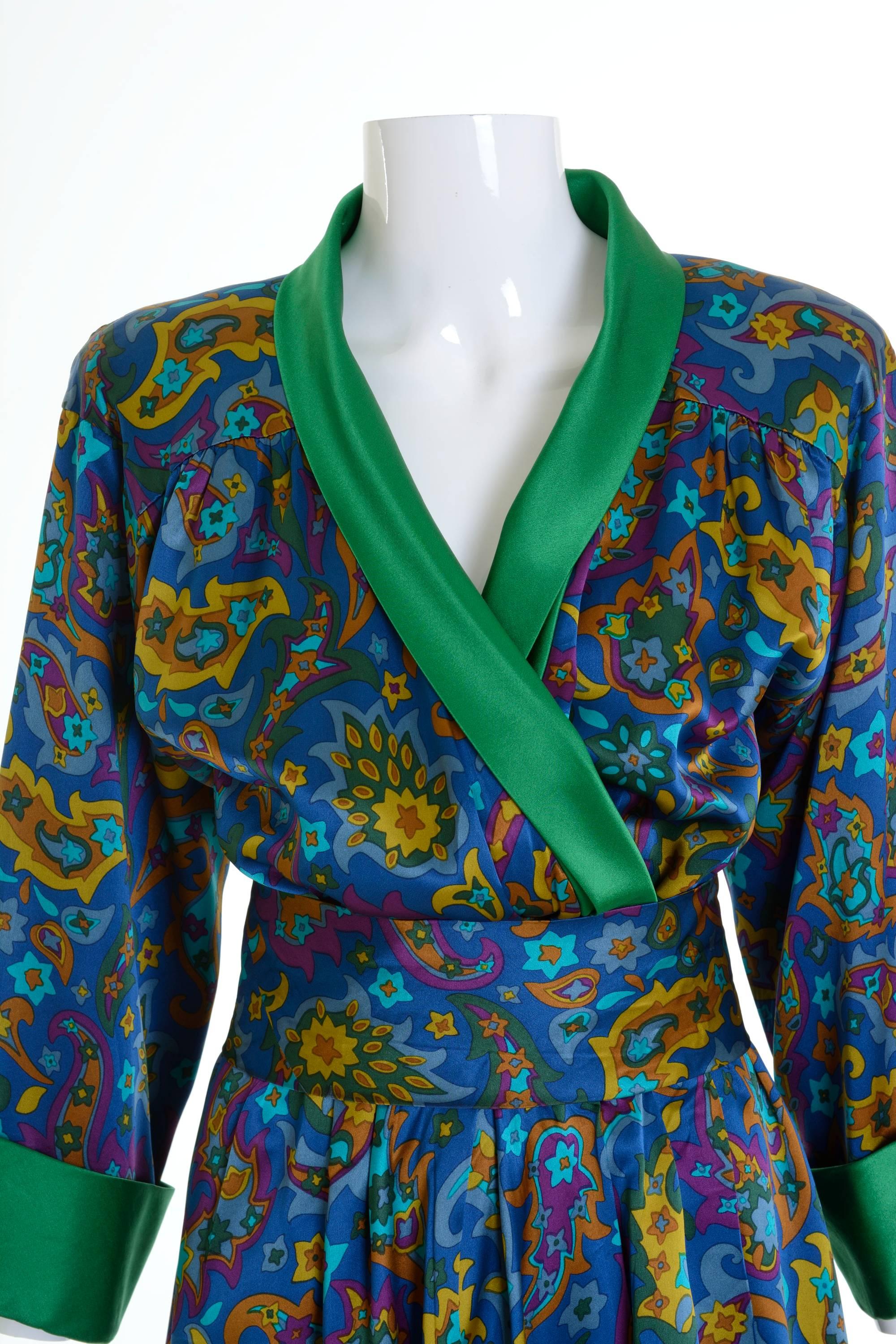 1980s YVES SAINT LAURENT Rive Gauche Arabesque Print Silk Wrap Robe Dress In Excellent Condition In Milan, Italy