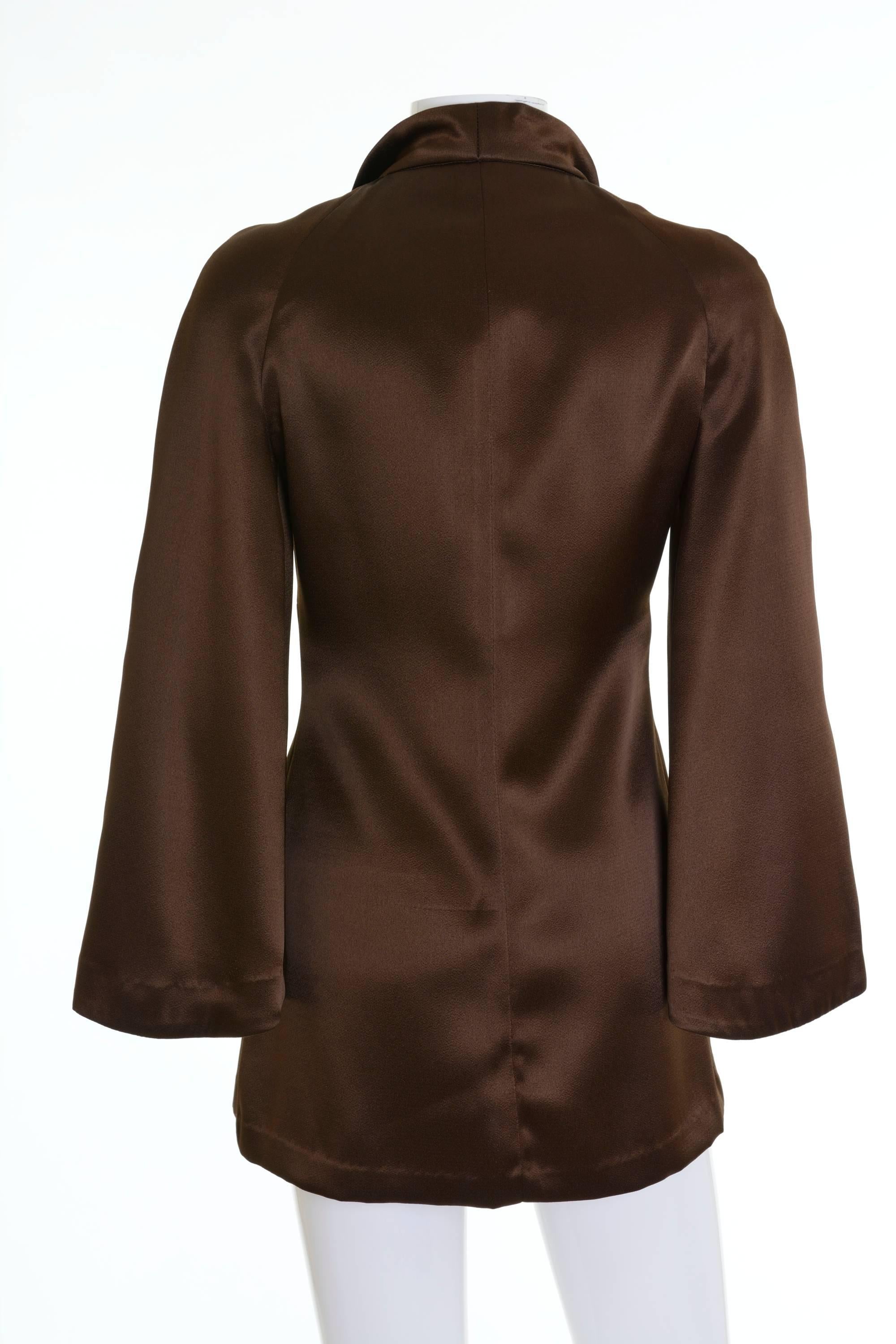 This amazing Biba 1970s blazer jacket is made with a dark brown satin fabric. It has one large button closure and cape sleeves. 

Excellent vintage condition

Label: Biba
Fabric: rayon
Color: brown

Measurement:
Label size 10
Estimeted size