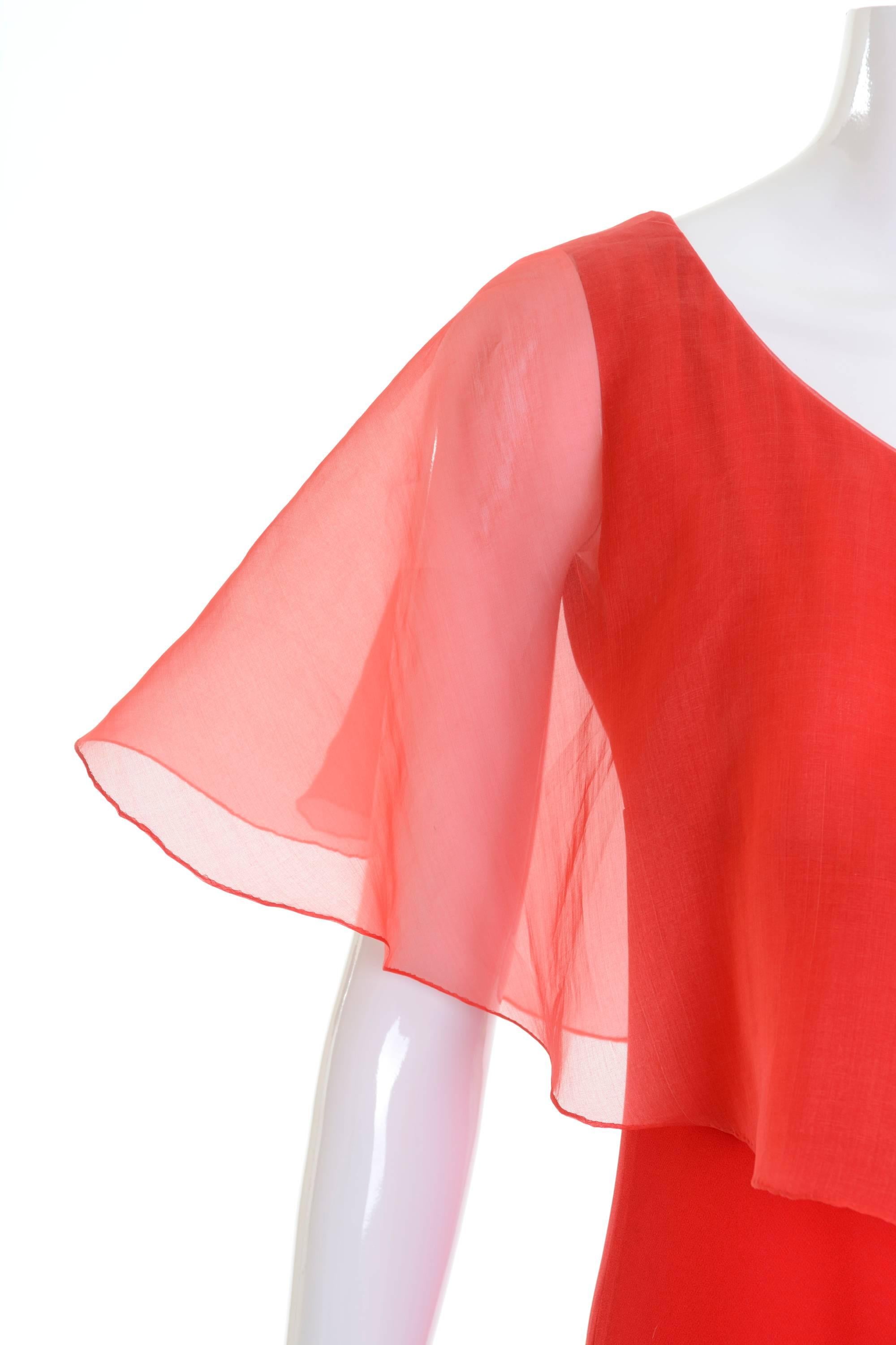 1970s VALENTINO BOUTIQUE Red Silk One Shoulder Ostrich Feathers Long Dress In Excellent Condition For Sale In Milan, Italy