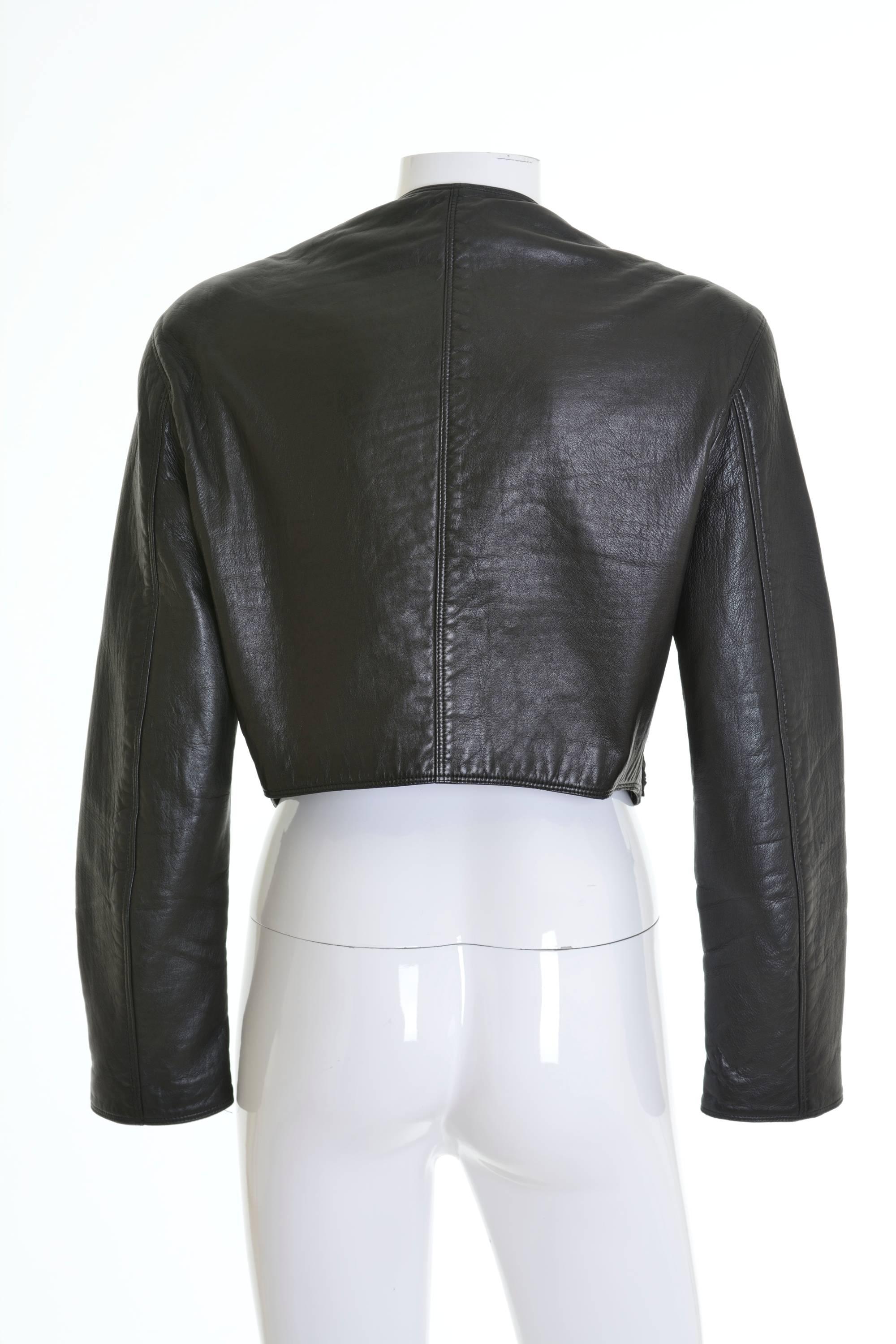 This gorgeous Gianni Versace bolero jacket is in black soft leather with amazing  metal jewelry, studs and trimming embroidery. It has padded shoulder and is fully satin lined.

Good vintage condition

Label: Gianni Versace - Made in Italy
Fabric: