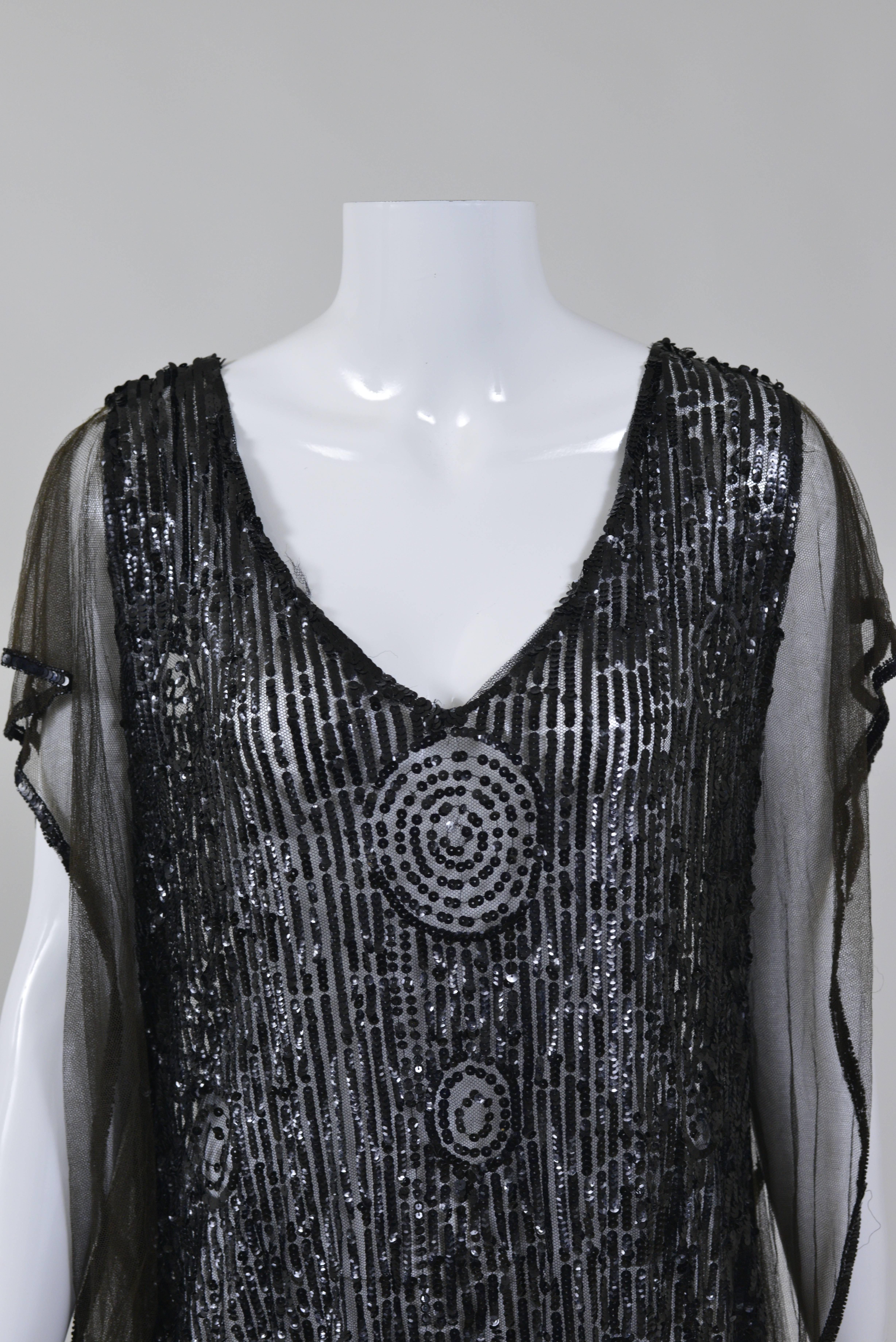 1920s Antique Black Sheer Sequins Embroidered Flapper Dress In Good Condition In Milan, Italy