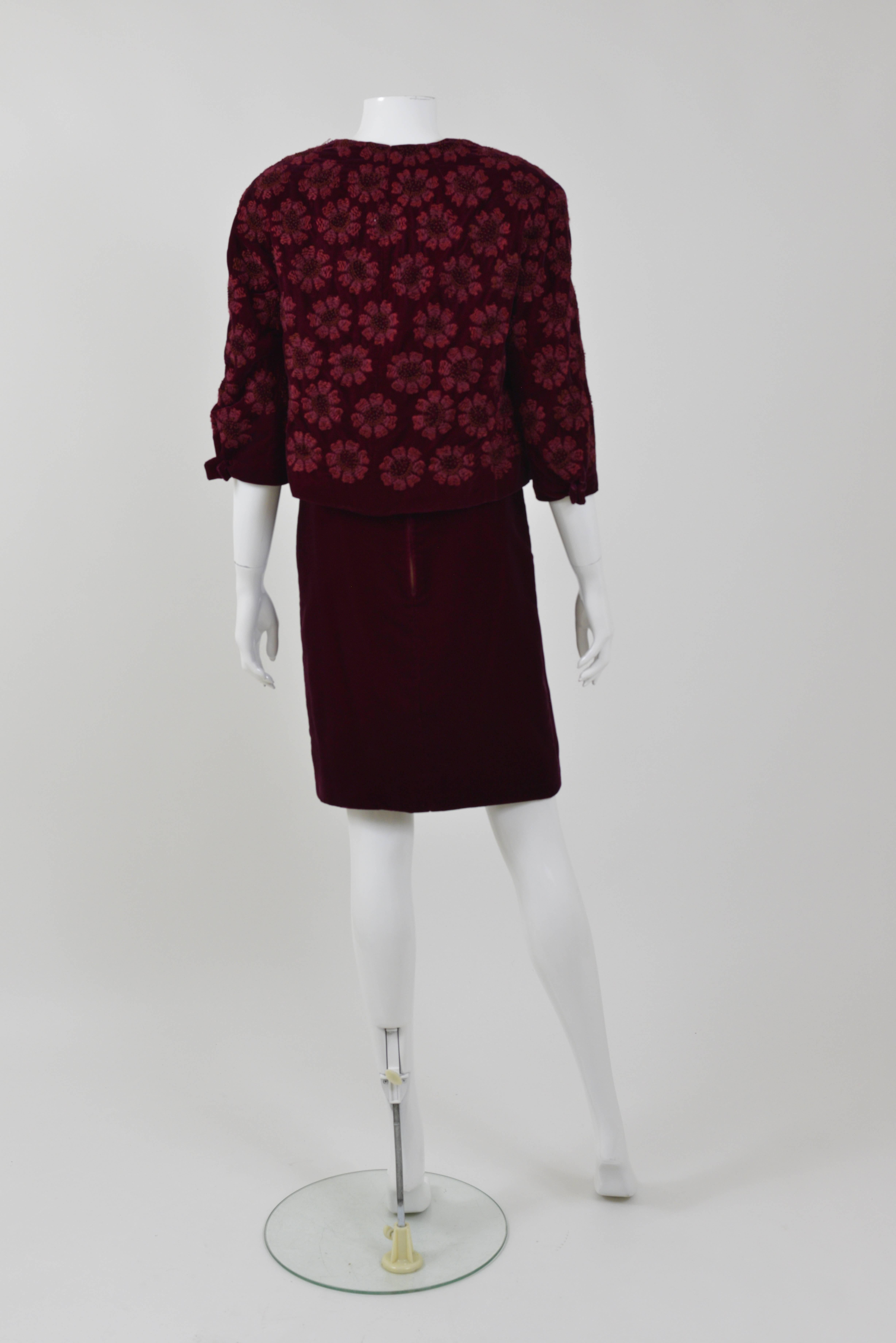This lovely 1960s CURIEL Italian couture cocktail dress is in burgundy velvet and satin silk fabric. 
The dress has back zip closure and is fully lined.
The bolero jacket has floral embroidery and is fully lined.
It is included a chiffon scarf .
